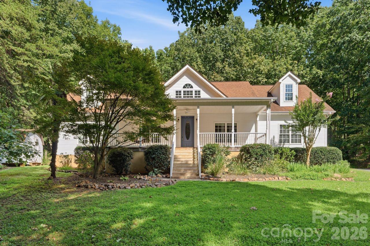 Charming traditional home with over 3,000 SF - 5480 Liberty Hill Road W, York