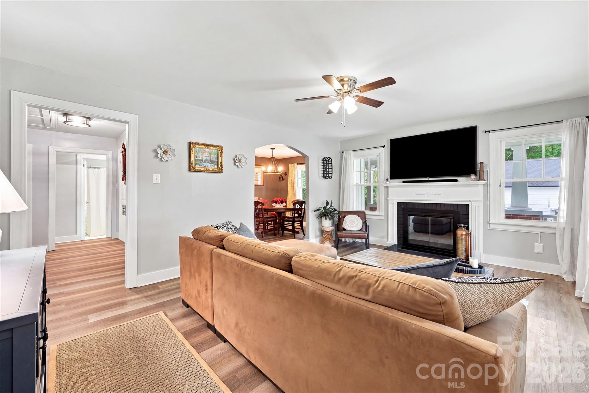 living room - 208 Barron Park, York