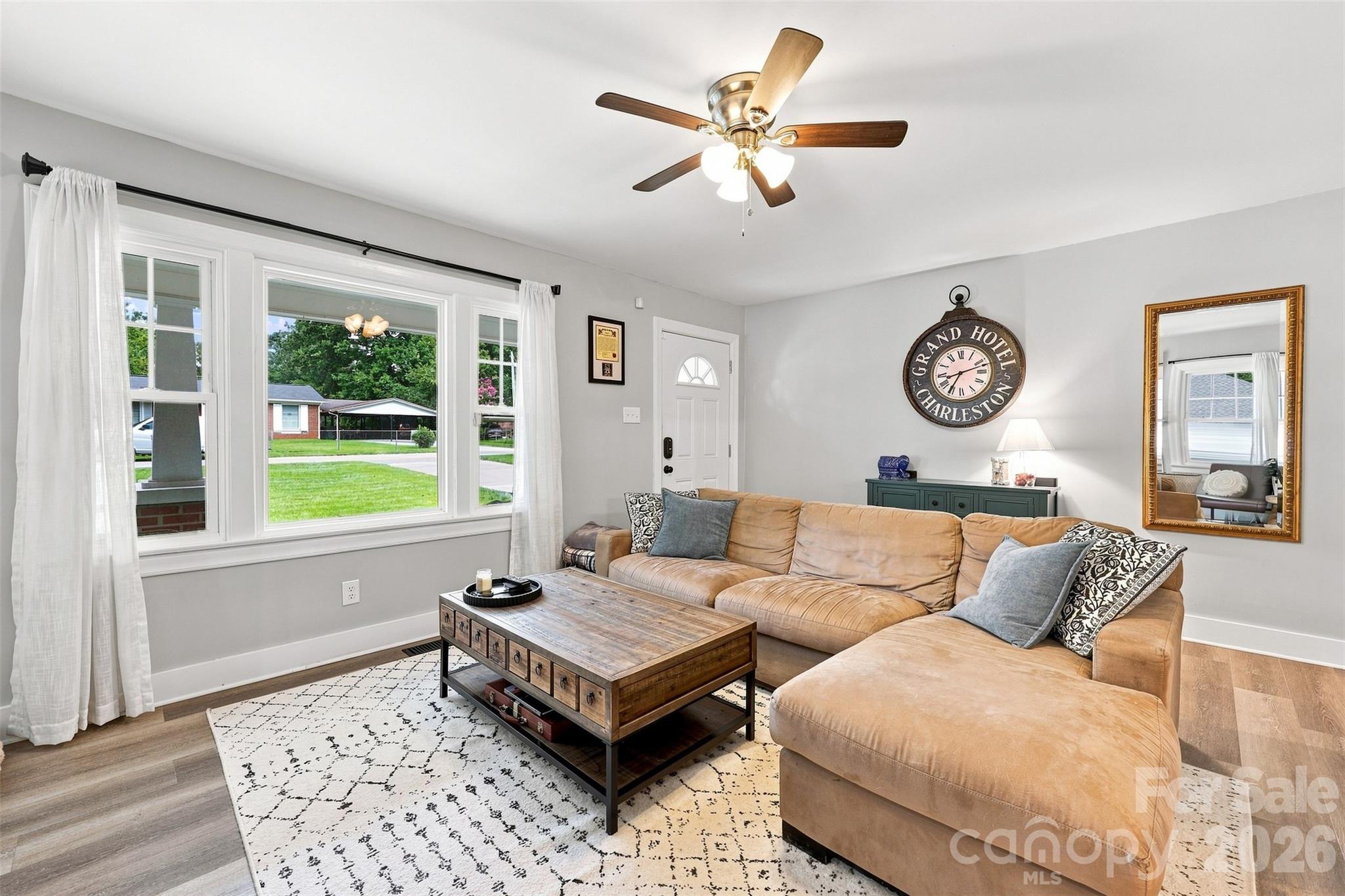 Single Family Residence at 208 Barron Park, York, photo 6 of 39