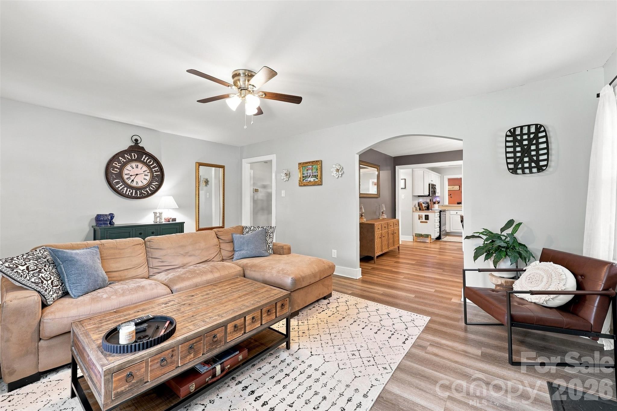 Single Family Residence at 208 Barron Park, York, photo 7 of 39
