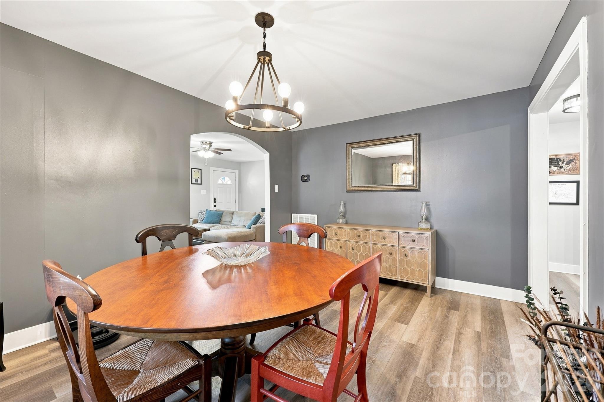 Single Family Residence at 208 Barron Park, York, photo 9 of 39