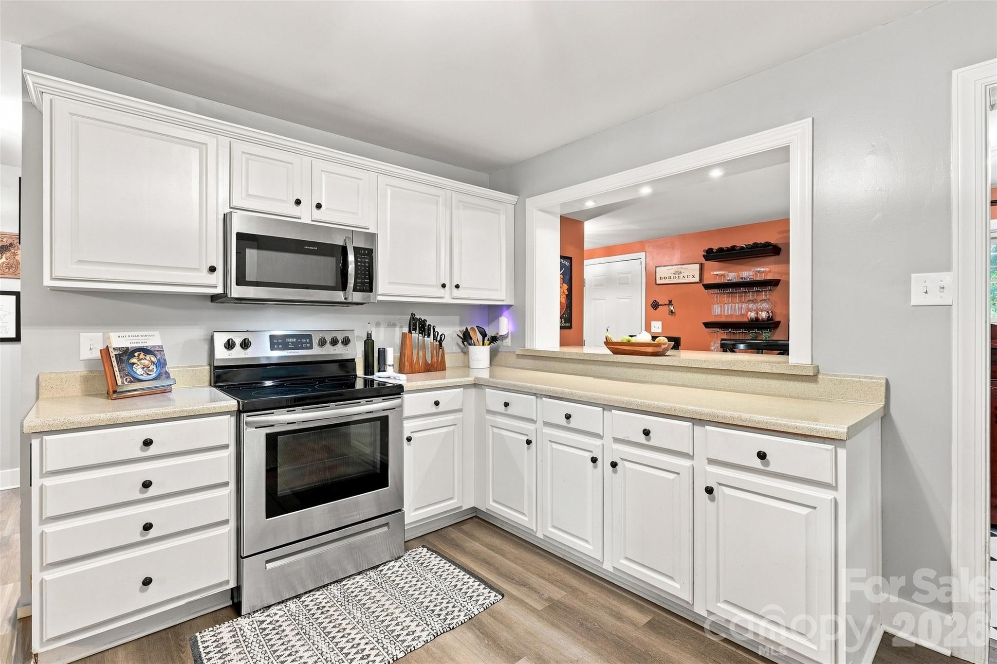 Single Family Residence at 208 Barron Park, York, photo 12 of 39