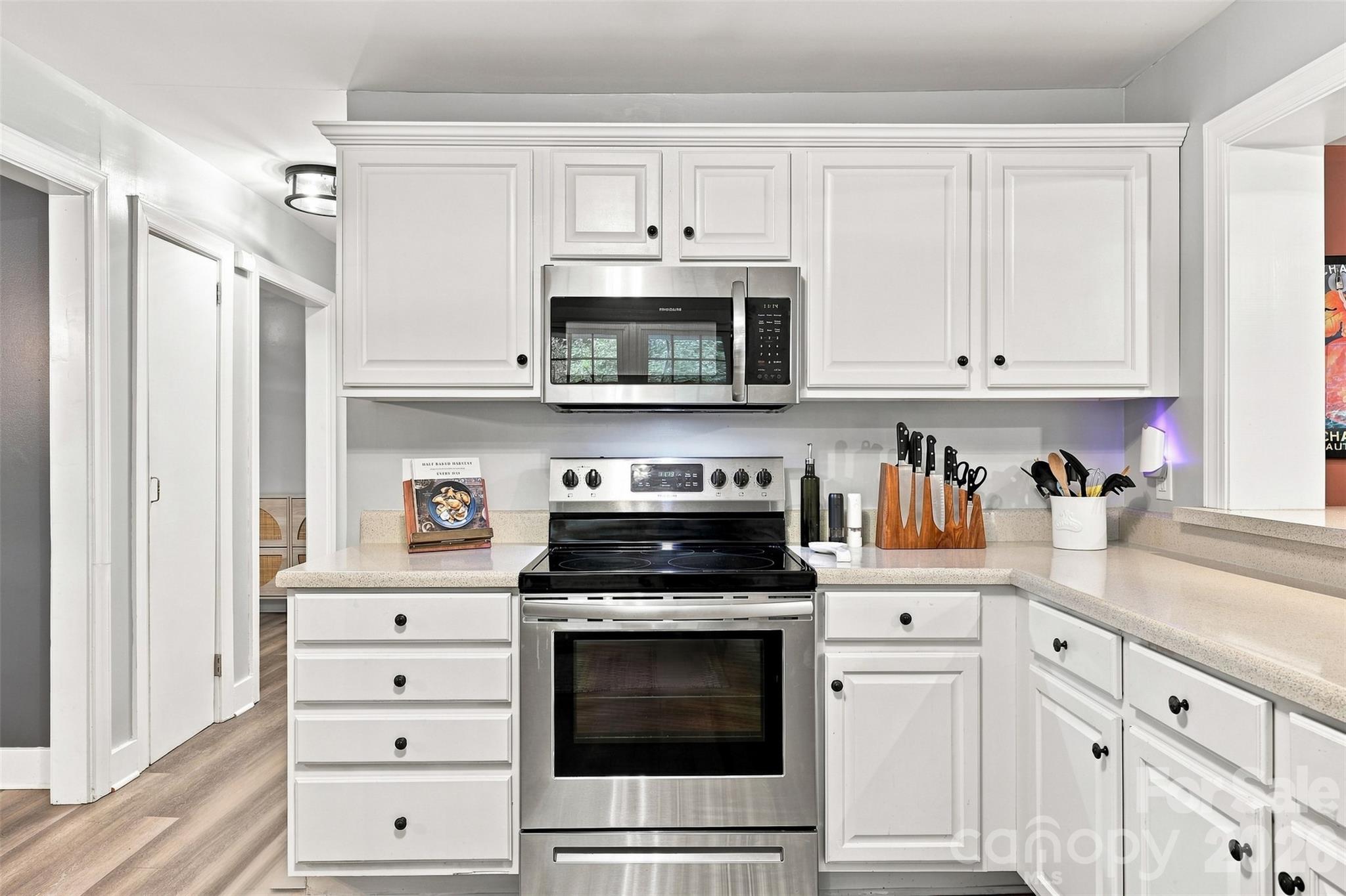 Single Family Residence at 208 Barron Park, York, photo 13 of 39