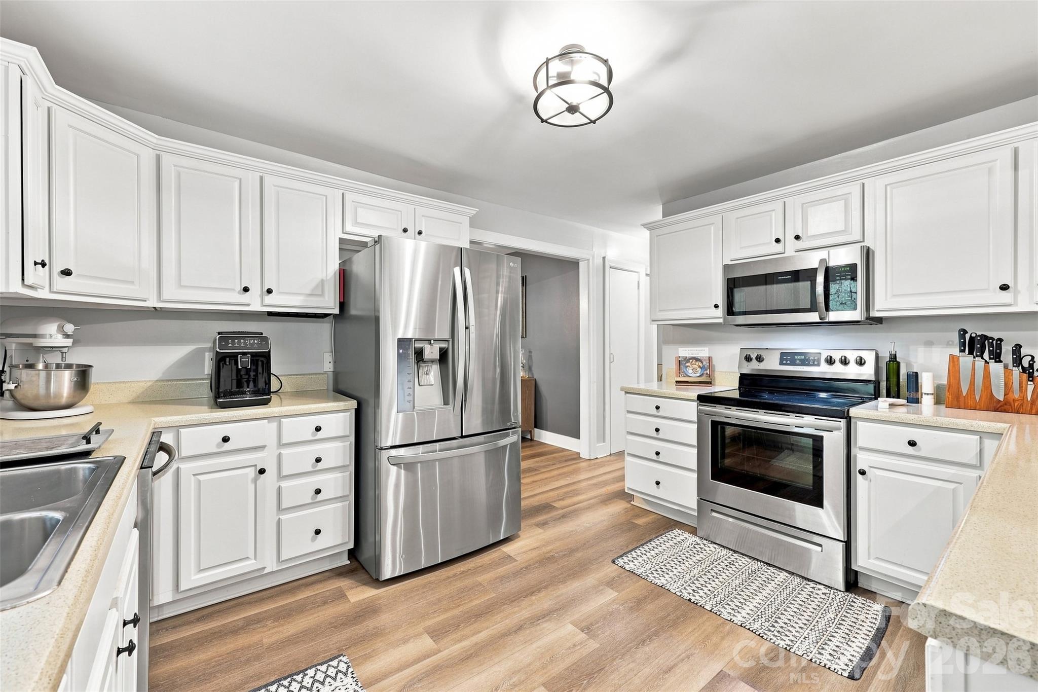 Single Family Residence at 208 Barron Park, York, photo 14 of 39