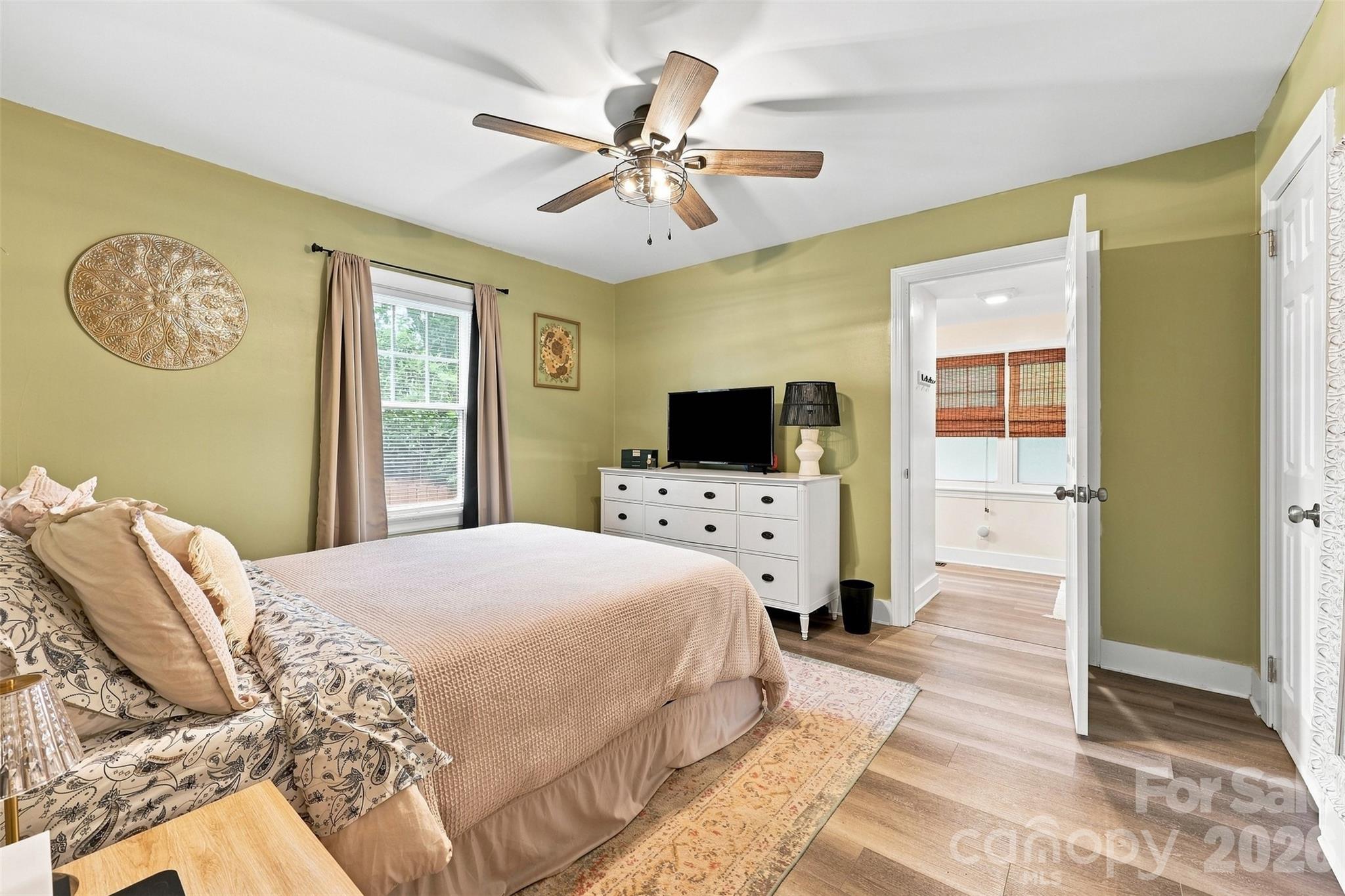 primary bedroom with attached full bathroom - 208 Barron Park, York