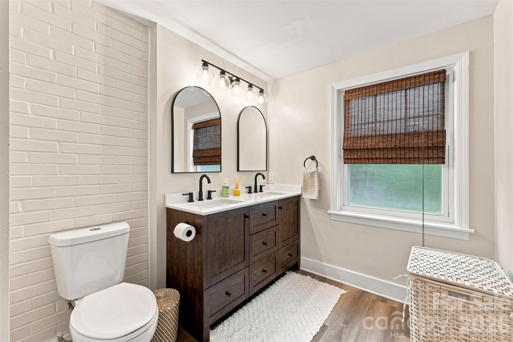 primary bathroom - 208 Barron Park, York