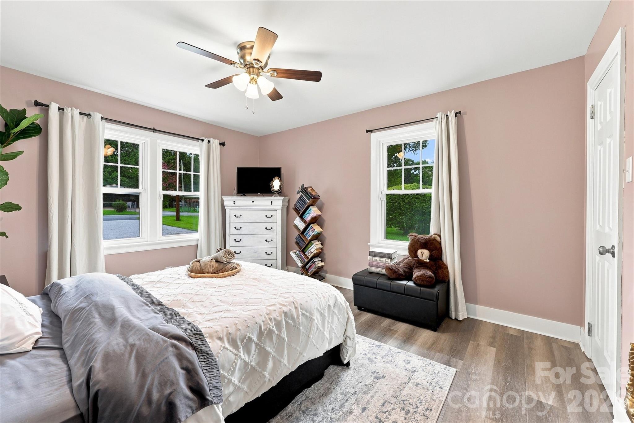 second bedroom - 208 Barron Park, York