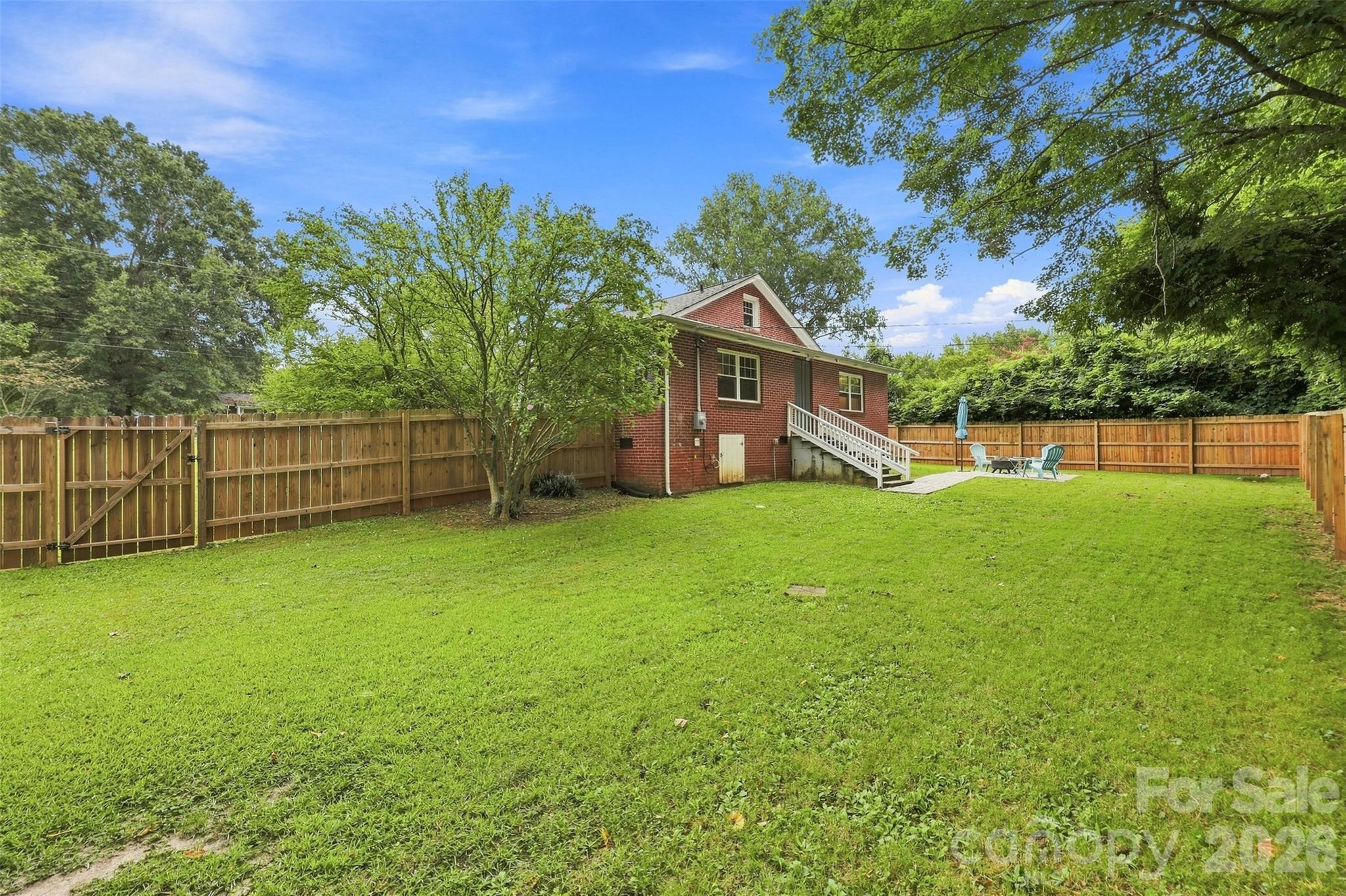 Single Family Residence at 208 Barron Park, York, photo 31 of 39