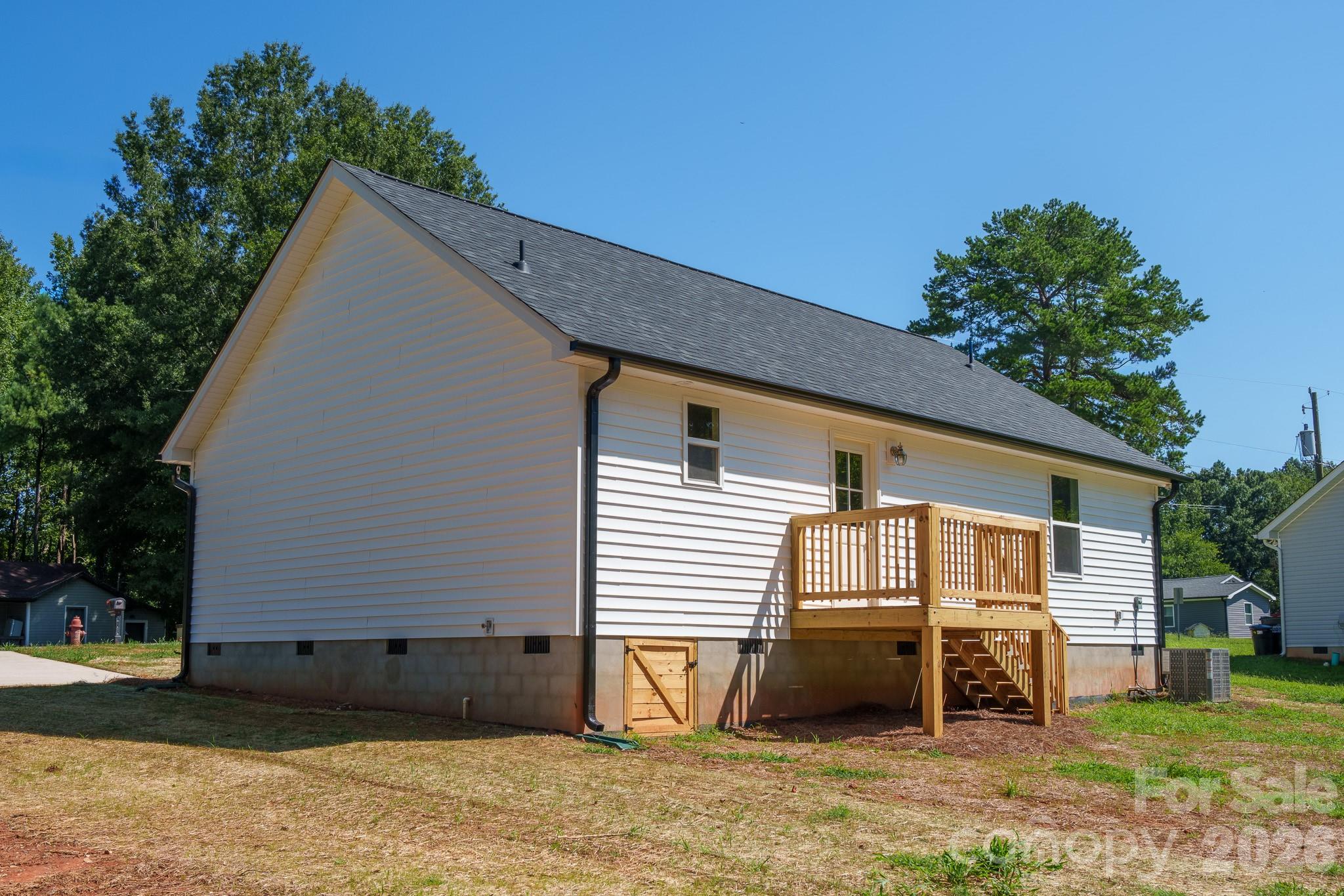 Single Family Residence at 409 Queens Road, Gastonia, photo 4 of 30