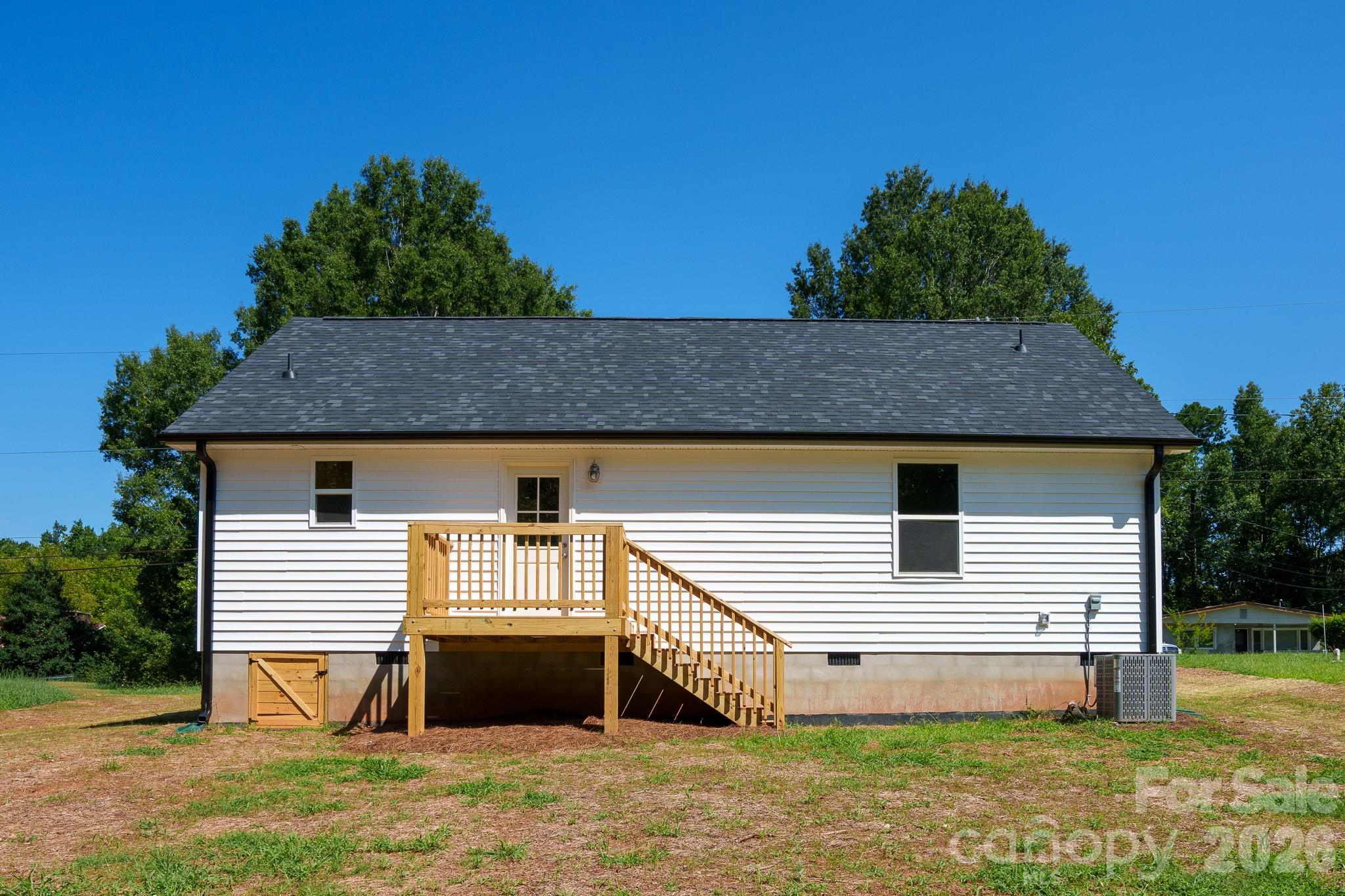 Single Family Residence at 409 Queens Road, Gastonia, photo 5 of 30