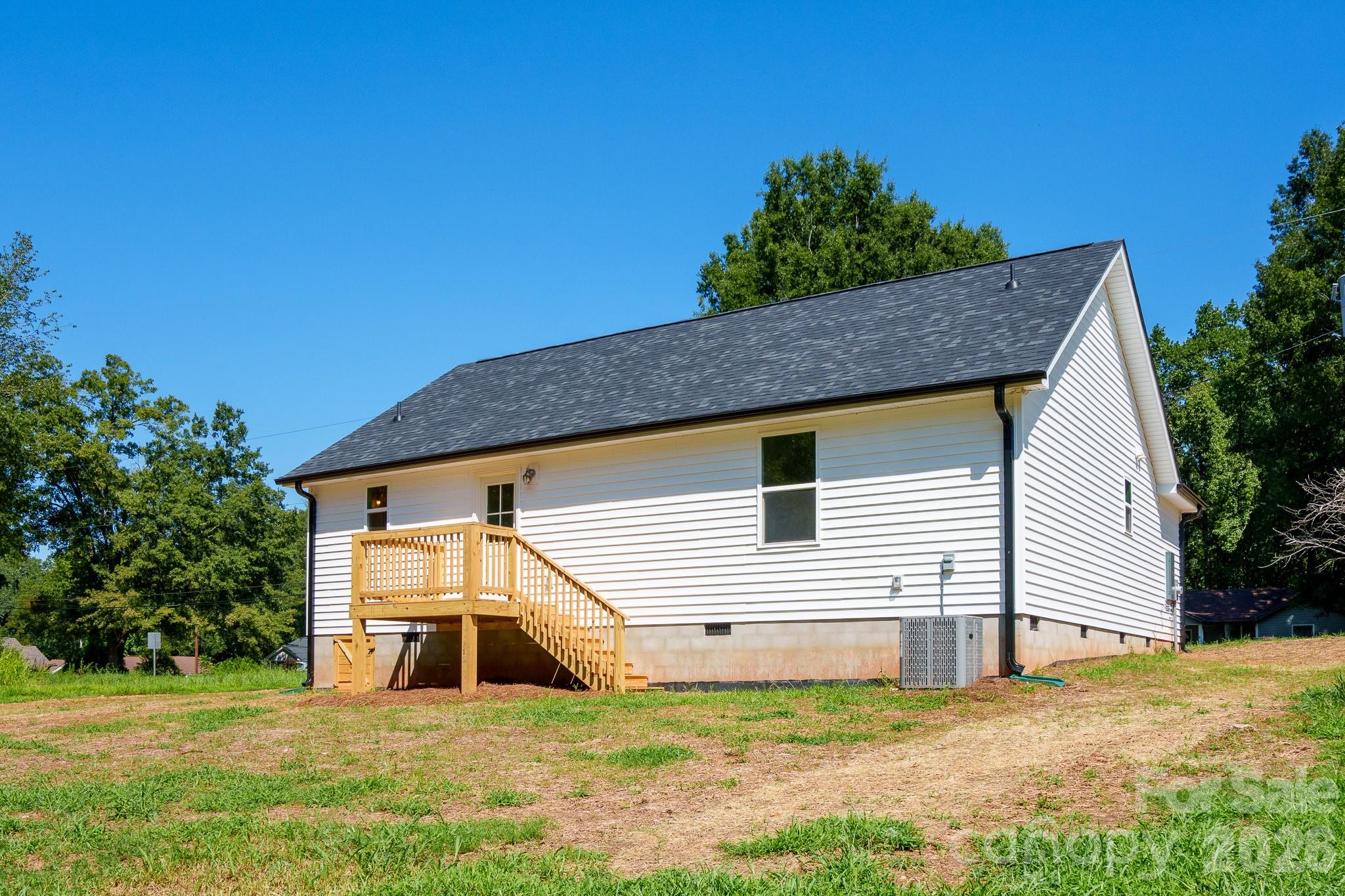 Single Family Residence at 409 Queens Road, Gastonia, photo 6 of 30