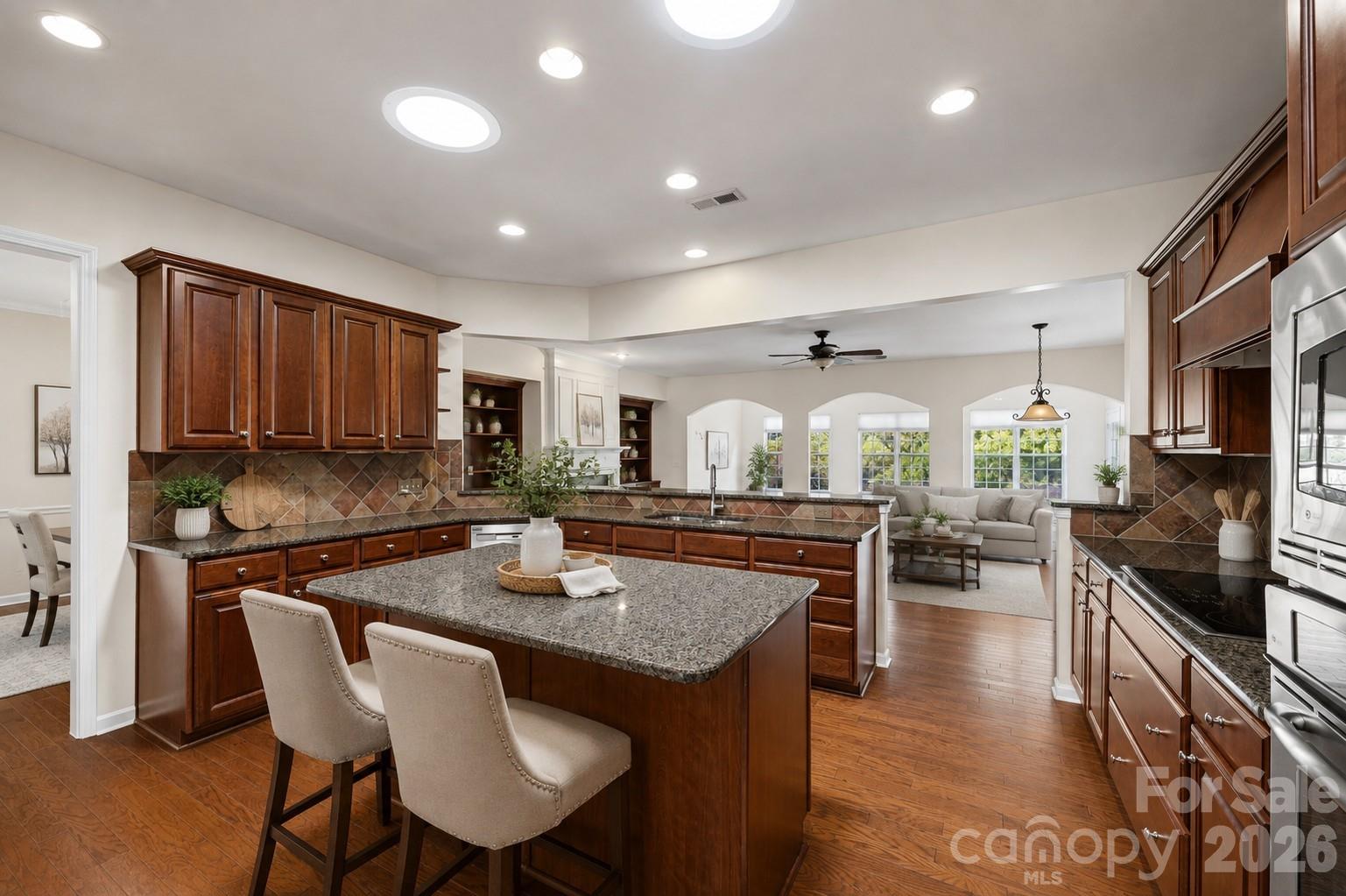 Eat in bar - 37421 Mandrake Court, Indian Land