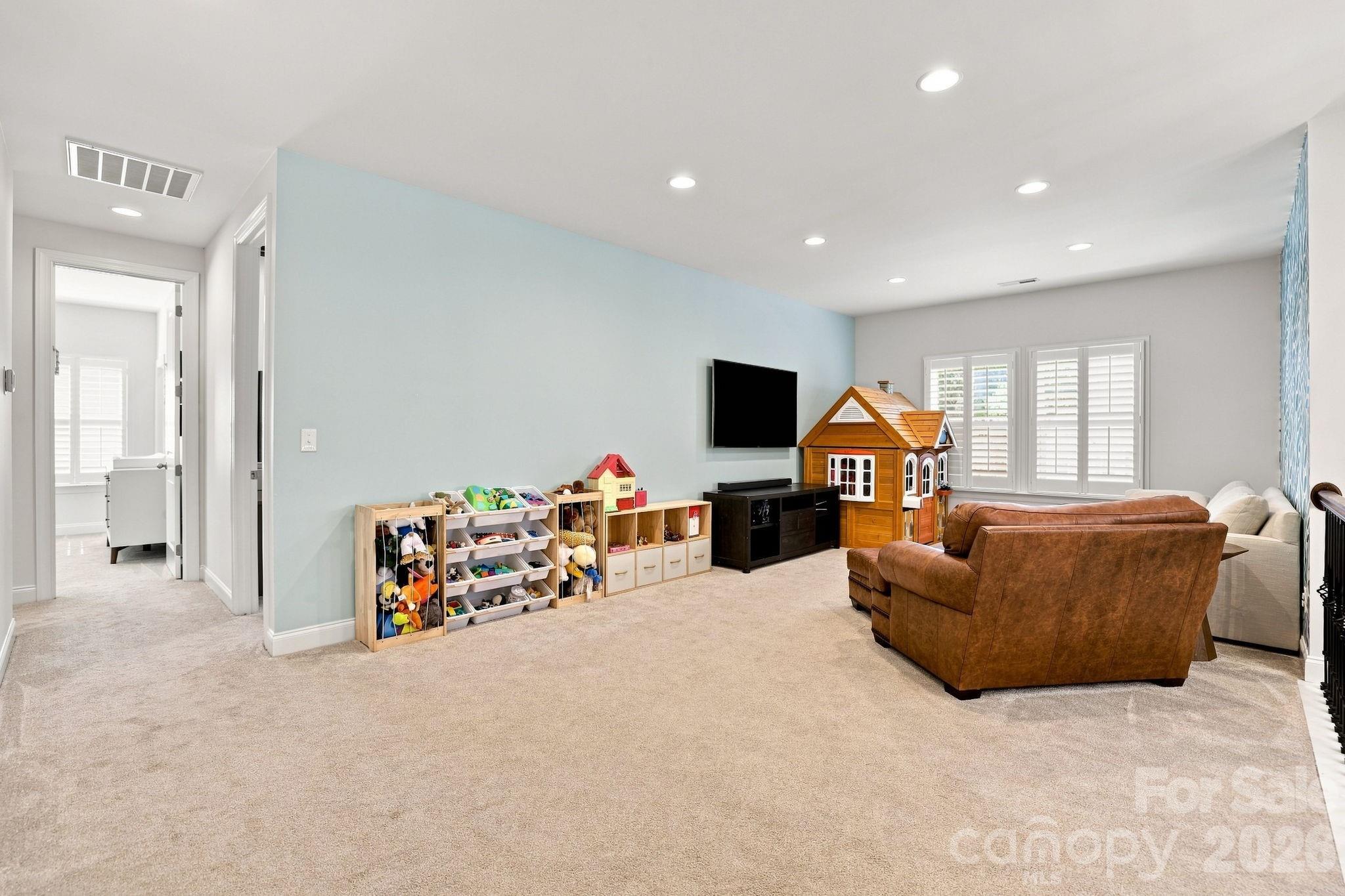 Single Family Residence at 208 South Fork Lane, Belmont, photo 24 of 48