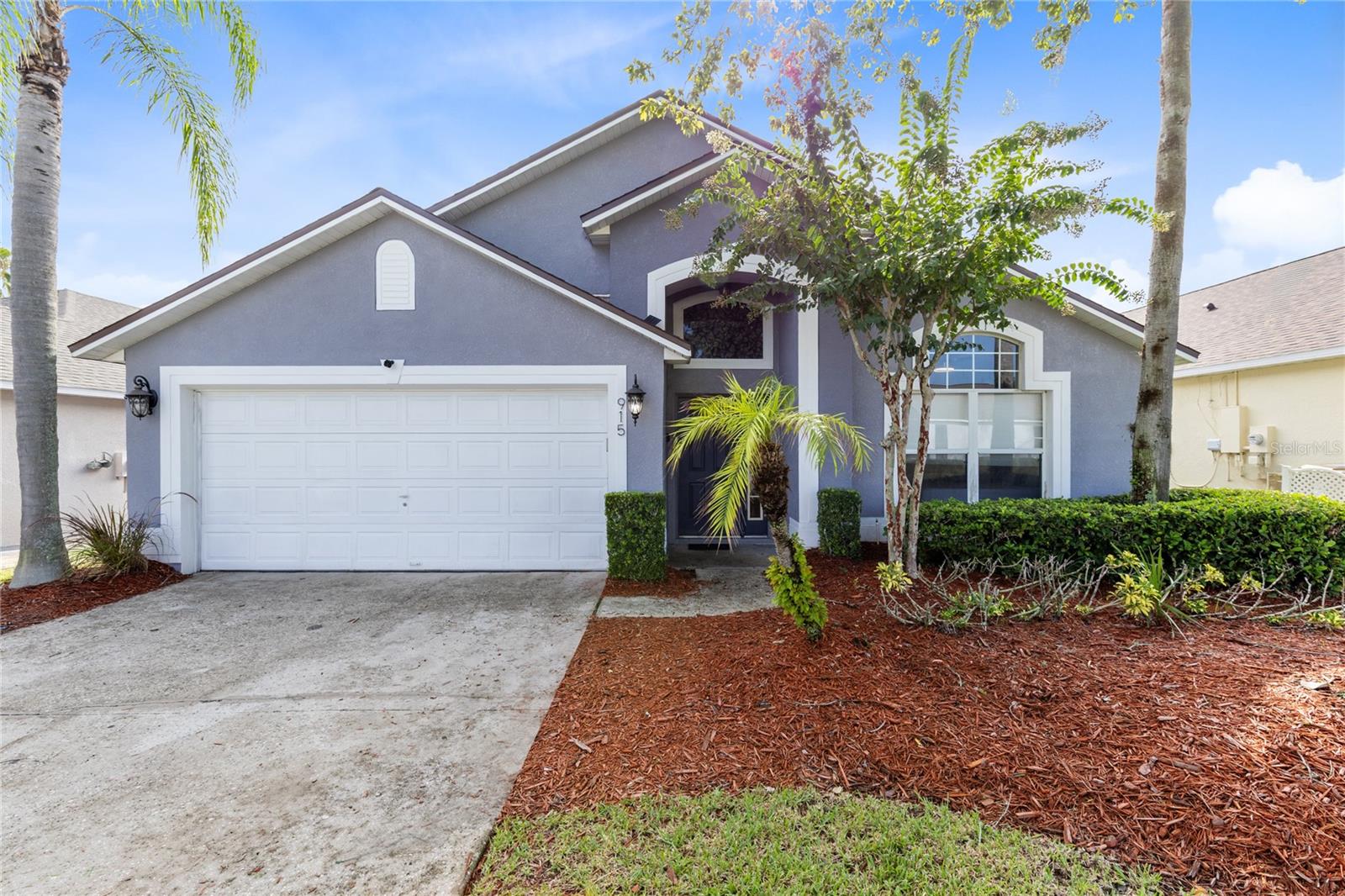 915 LAKE BERKLEY DR