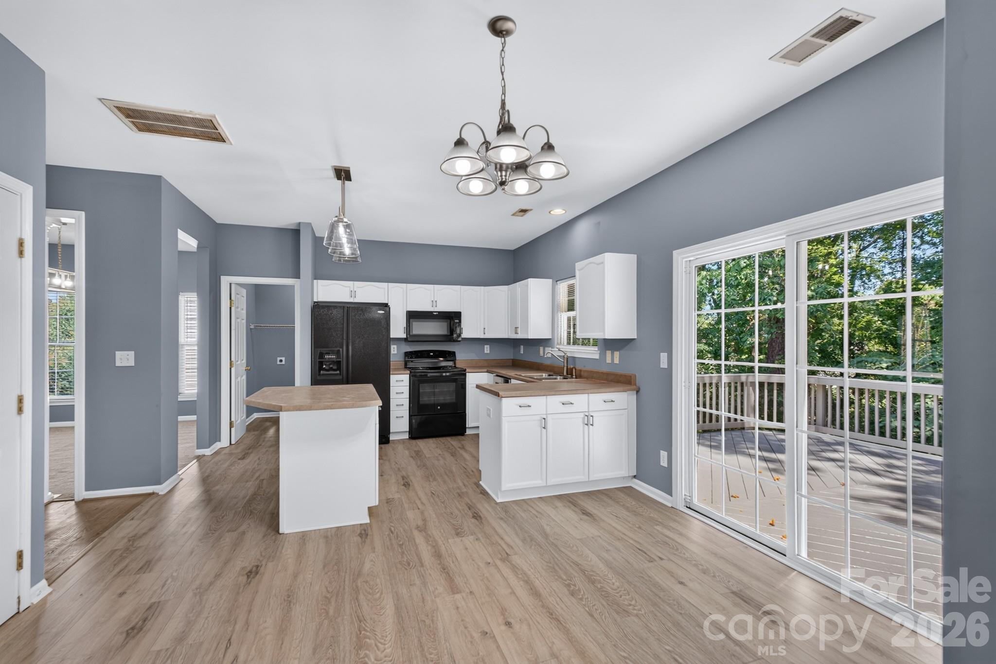 Single Family Residence at 728 Knightswood Road, Fort Mill, photo 8 of 36