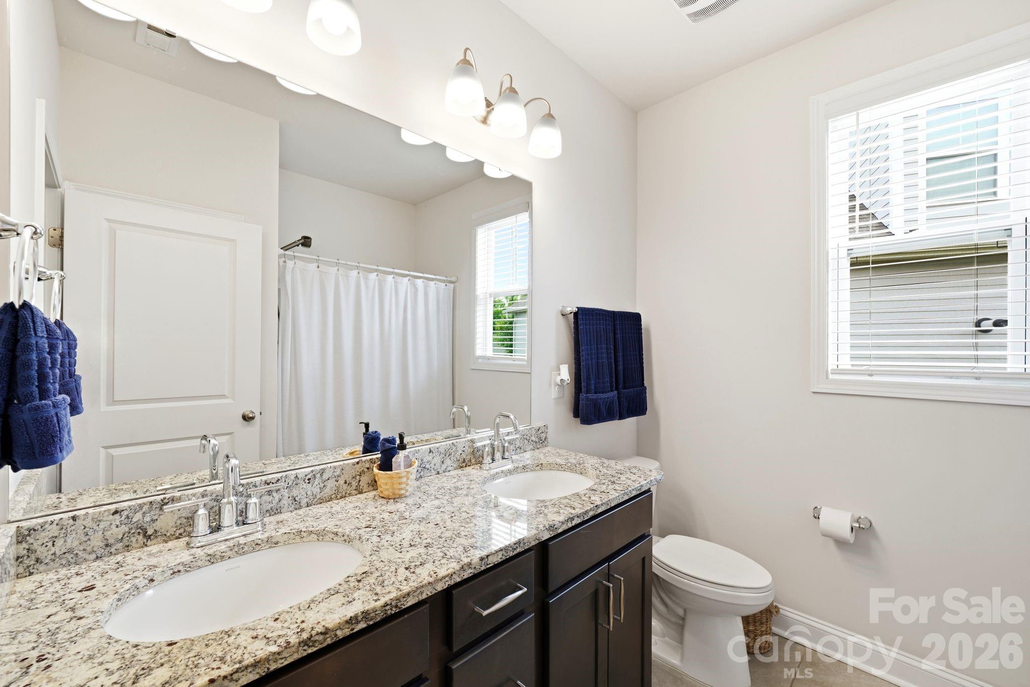 Single Family Residence at 4374 Riverton Loop, Denver, photo 10 of 34