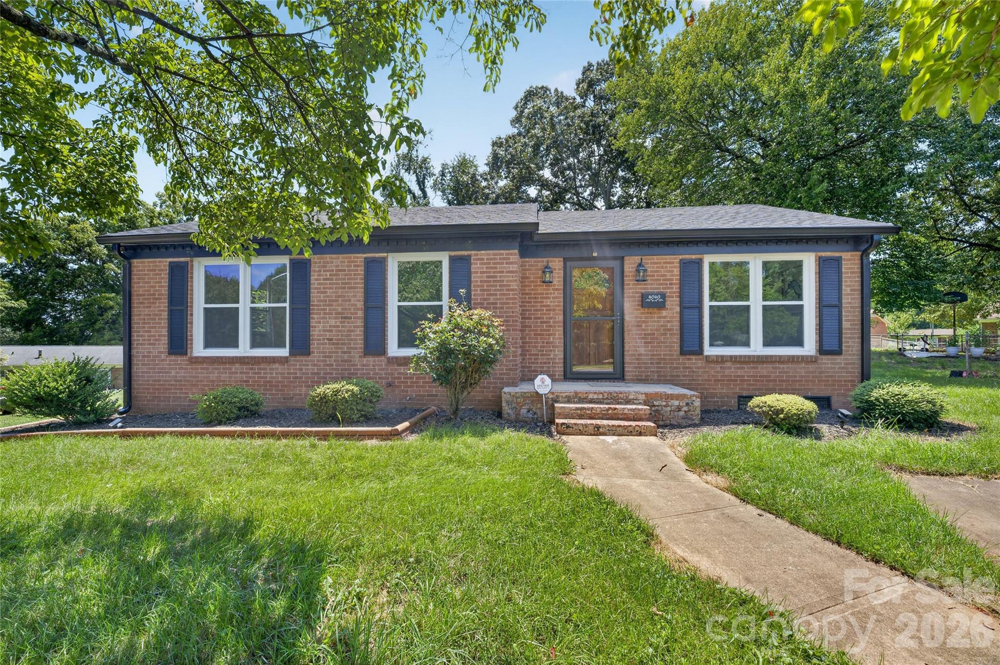 Front of house - 4040 Burnham Court, Winston Salem