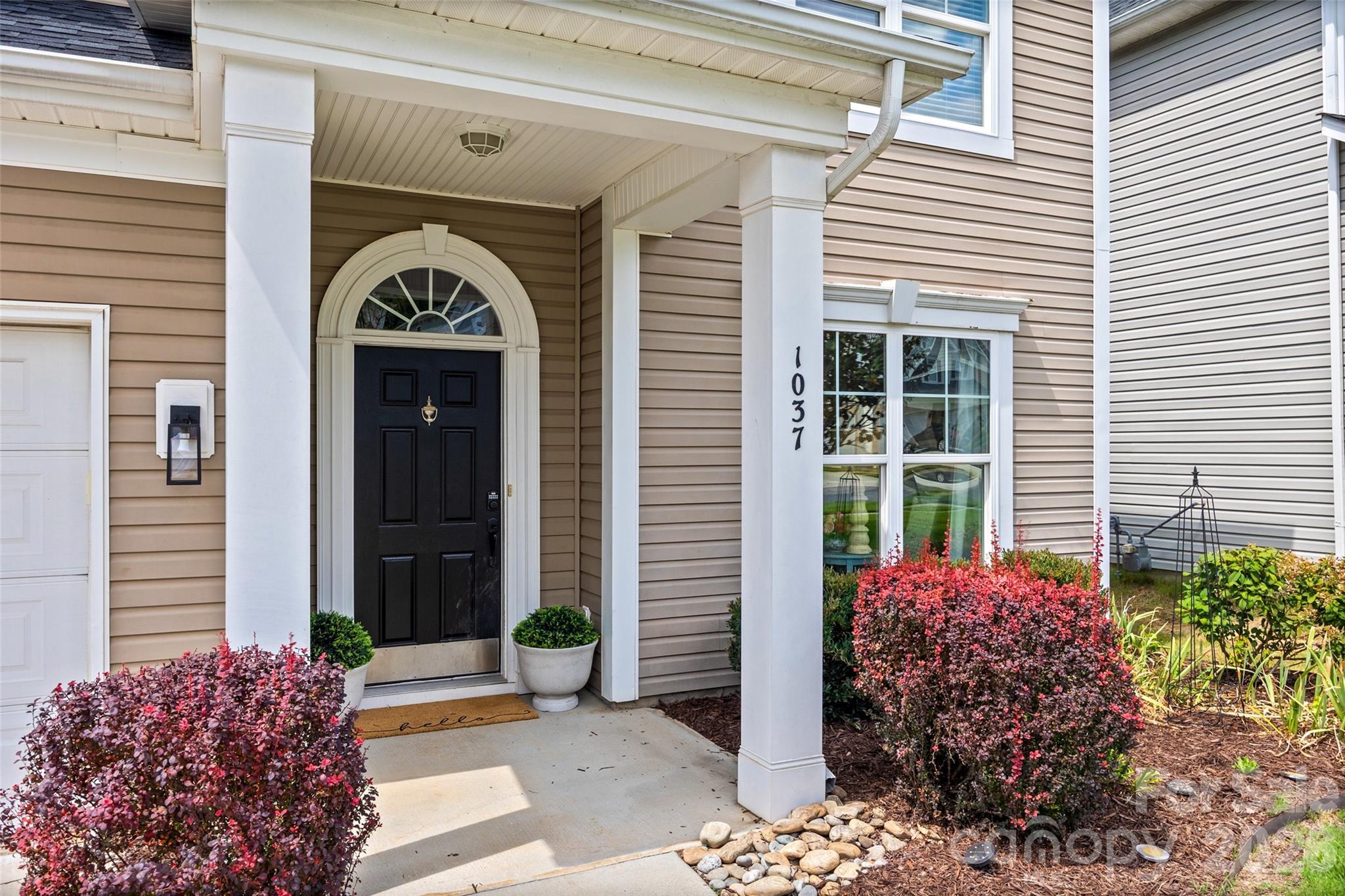 Single Family Residence at 1037 Fleming Lane, Matthews, photo 2 of 45