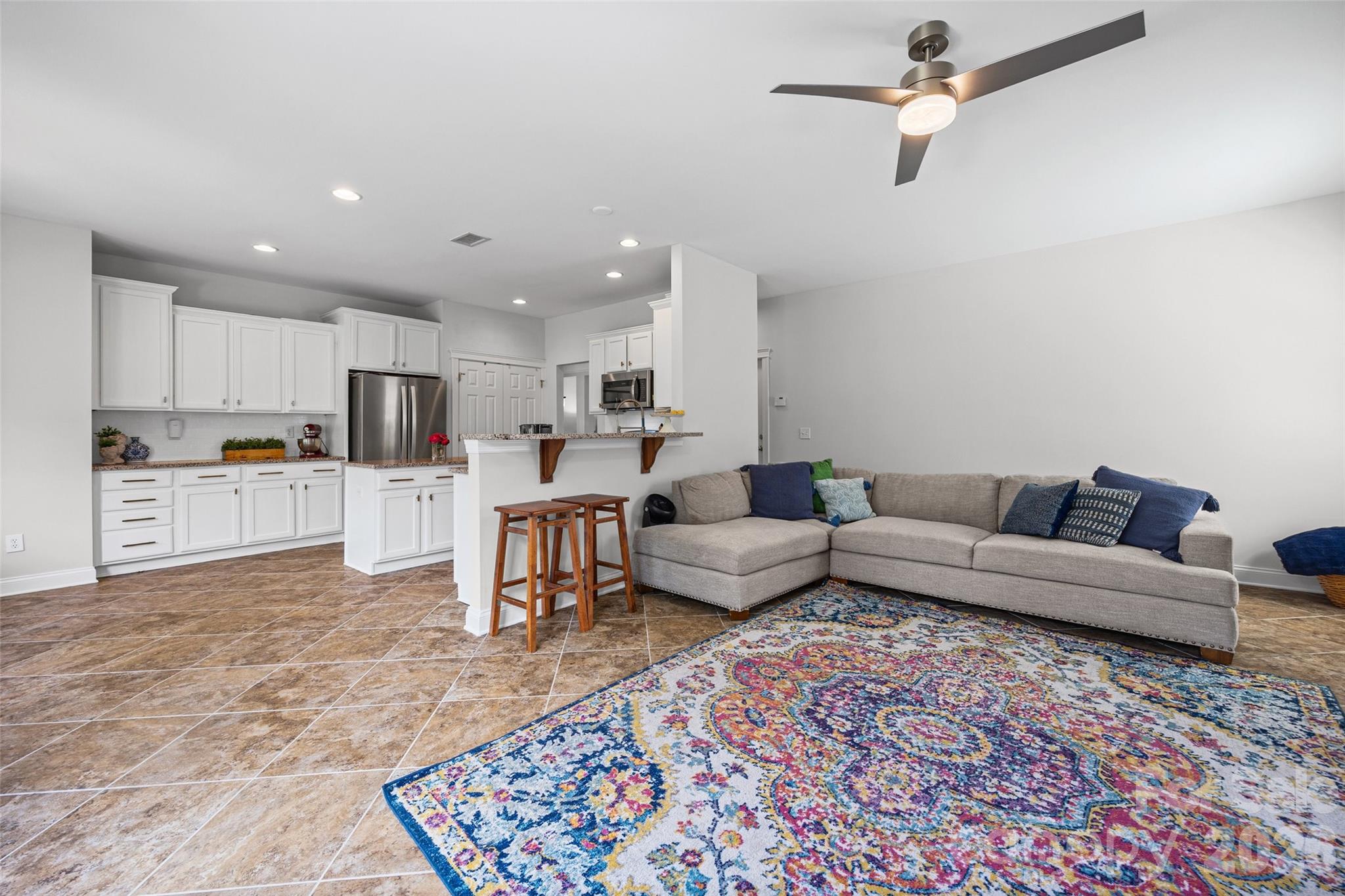 Open concept den/kitchen - 1037 Fleming Lane, Matthews