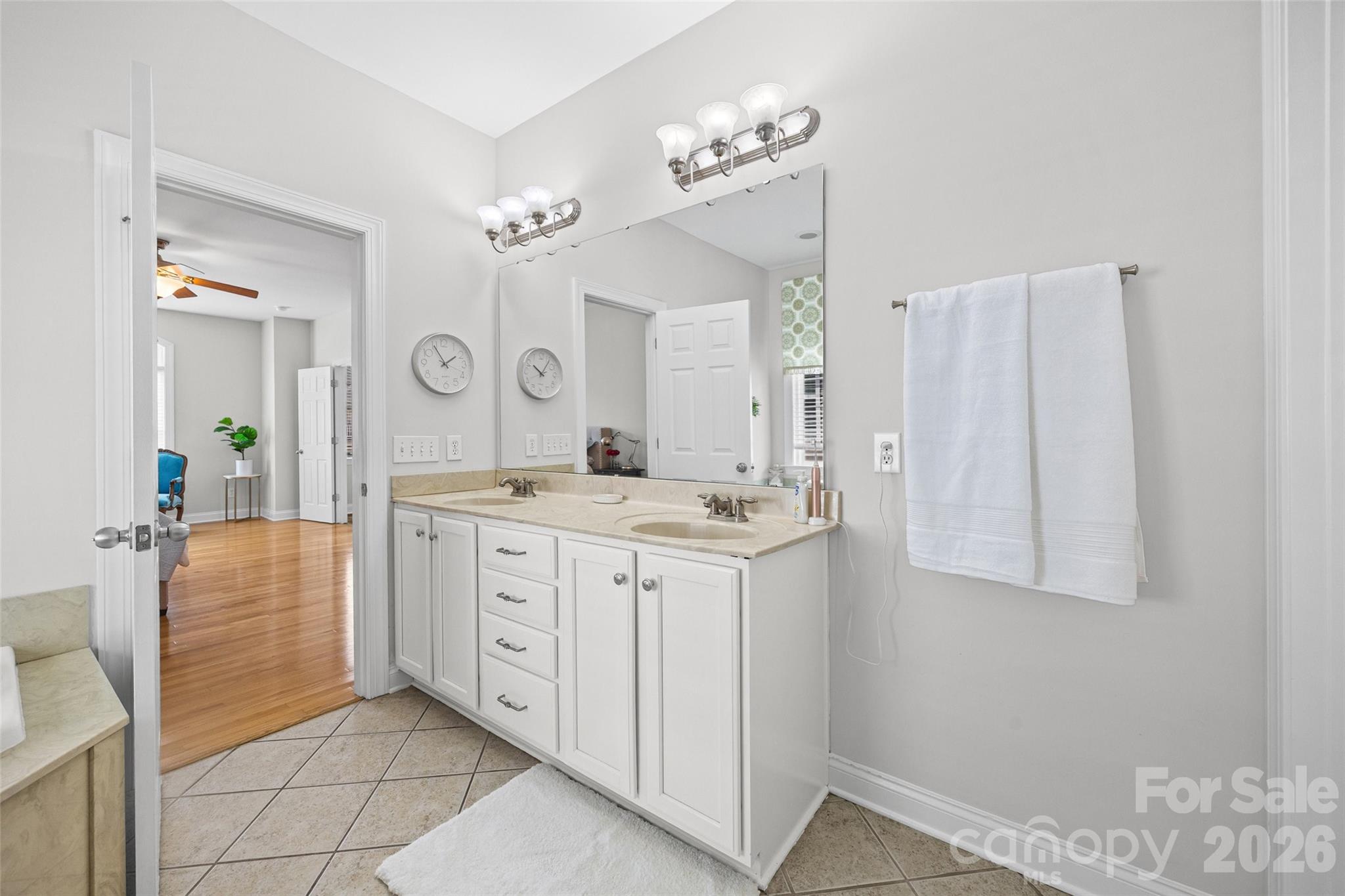 Double vanities in primary bathroom - 1037 Fleming Lane, Matthews