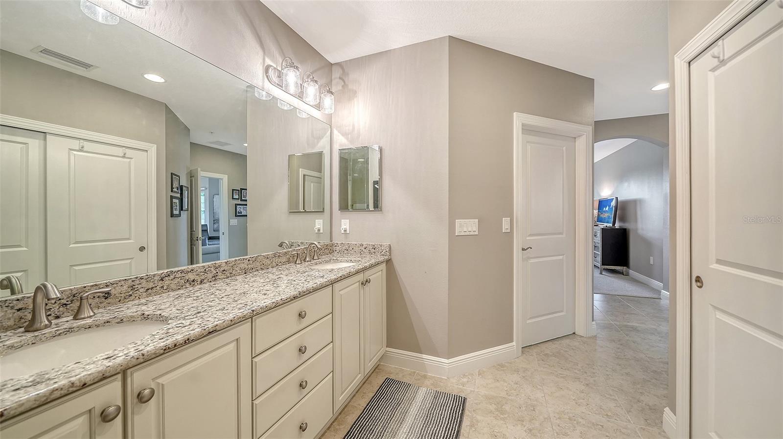 Condominium at 7552 DIVOT LOOP, BRADENTON, photo 32 of 63