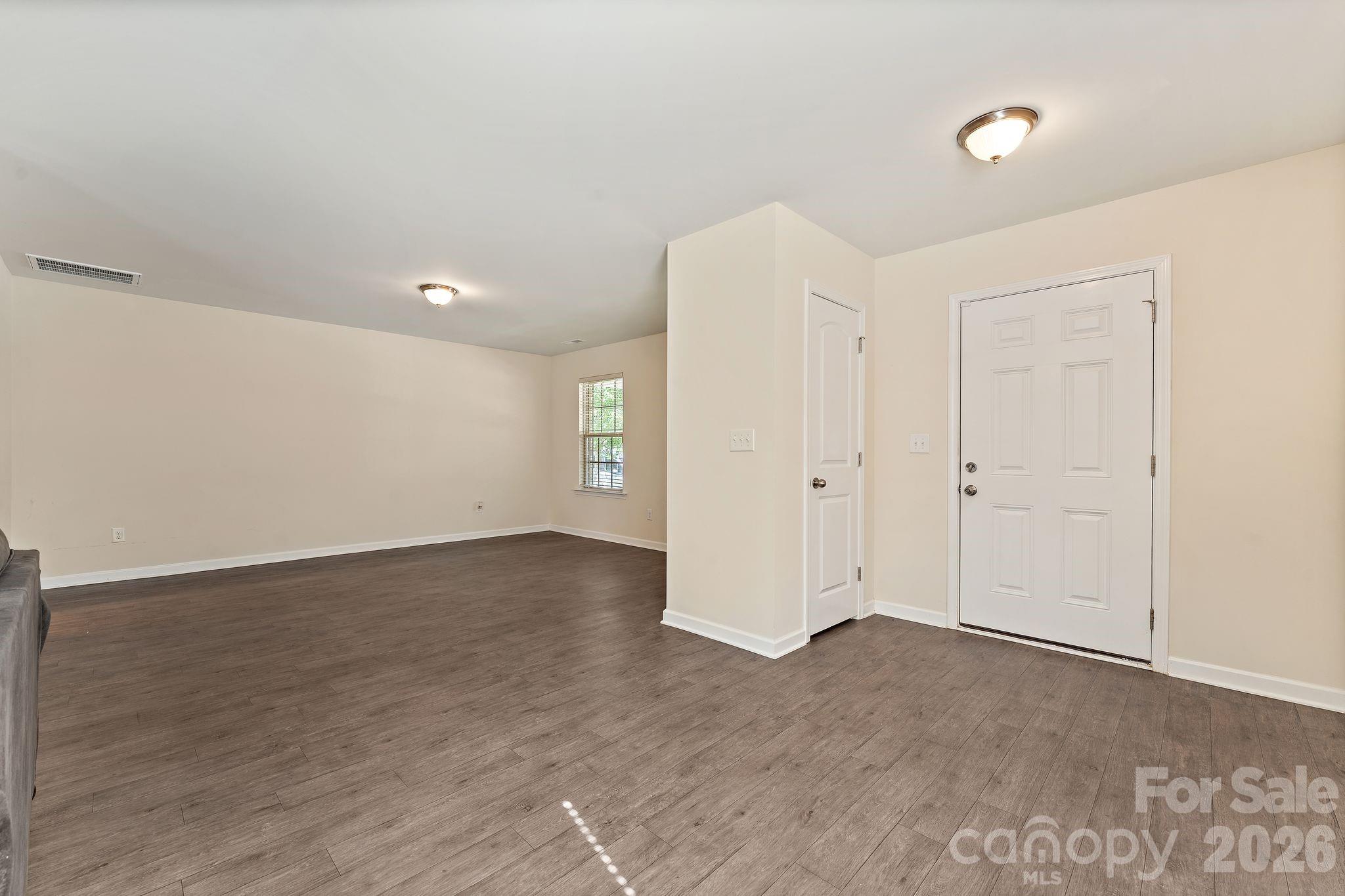 Single Family Residence at 206 Notable Lane, Rock Hill, photo 9 of 47