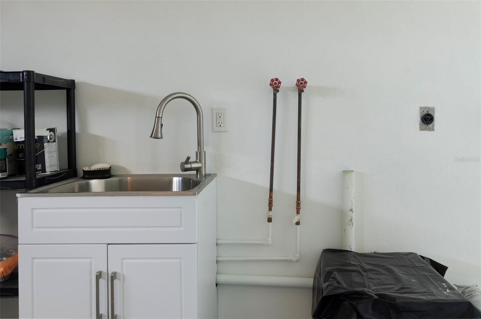 Laundry Area in rthe garage. - 382 BOCA CIEGA POINT BLVD S, ST PETERSBURG