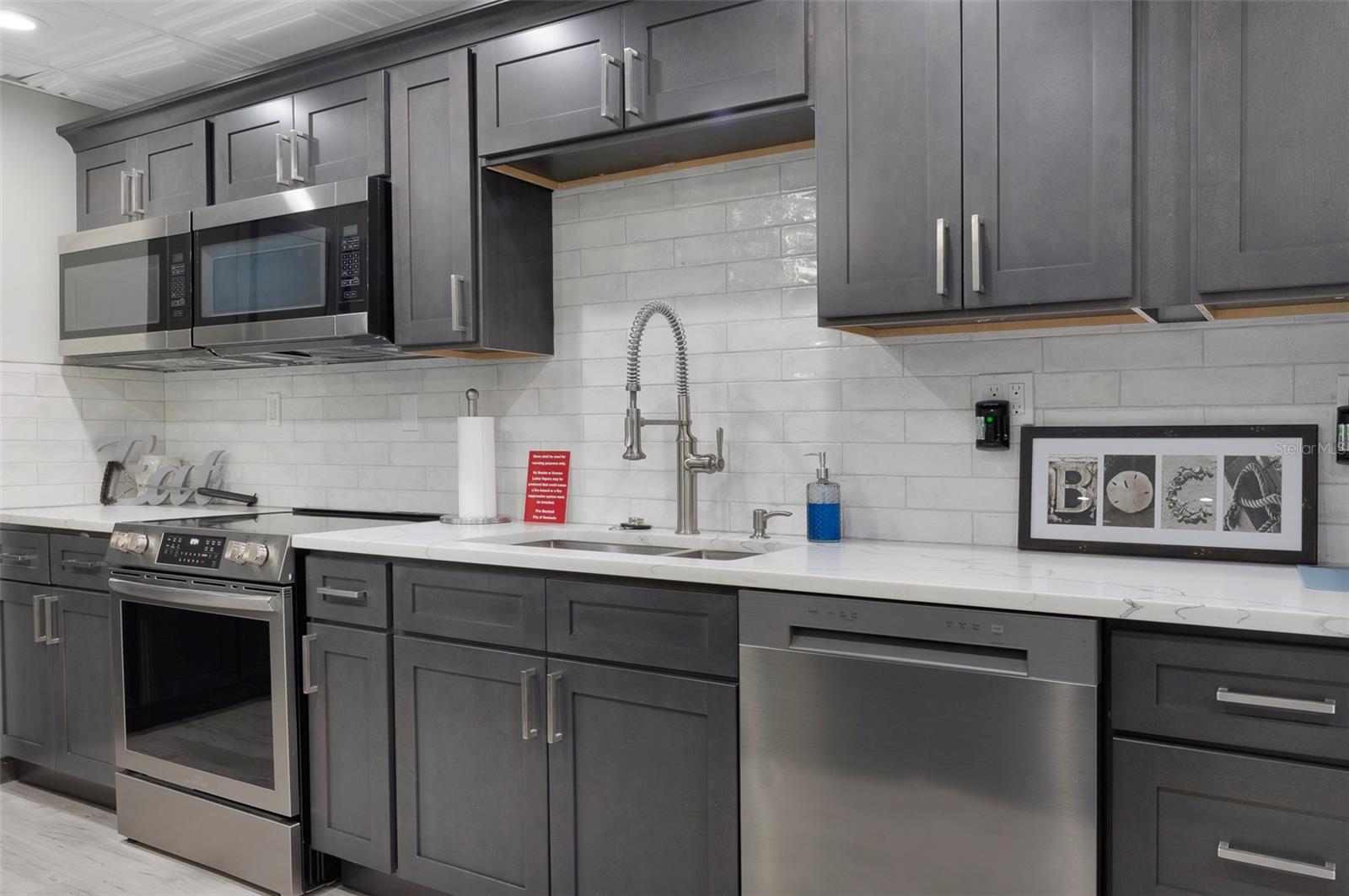 Clubhouse Kitchen - 382 BOCA CIEGA POINT BLVD S, ST PETERSBURG