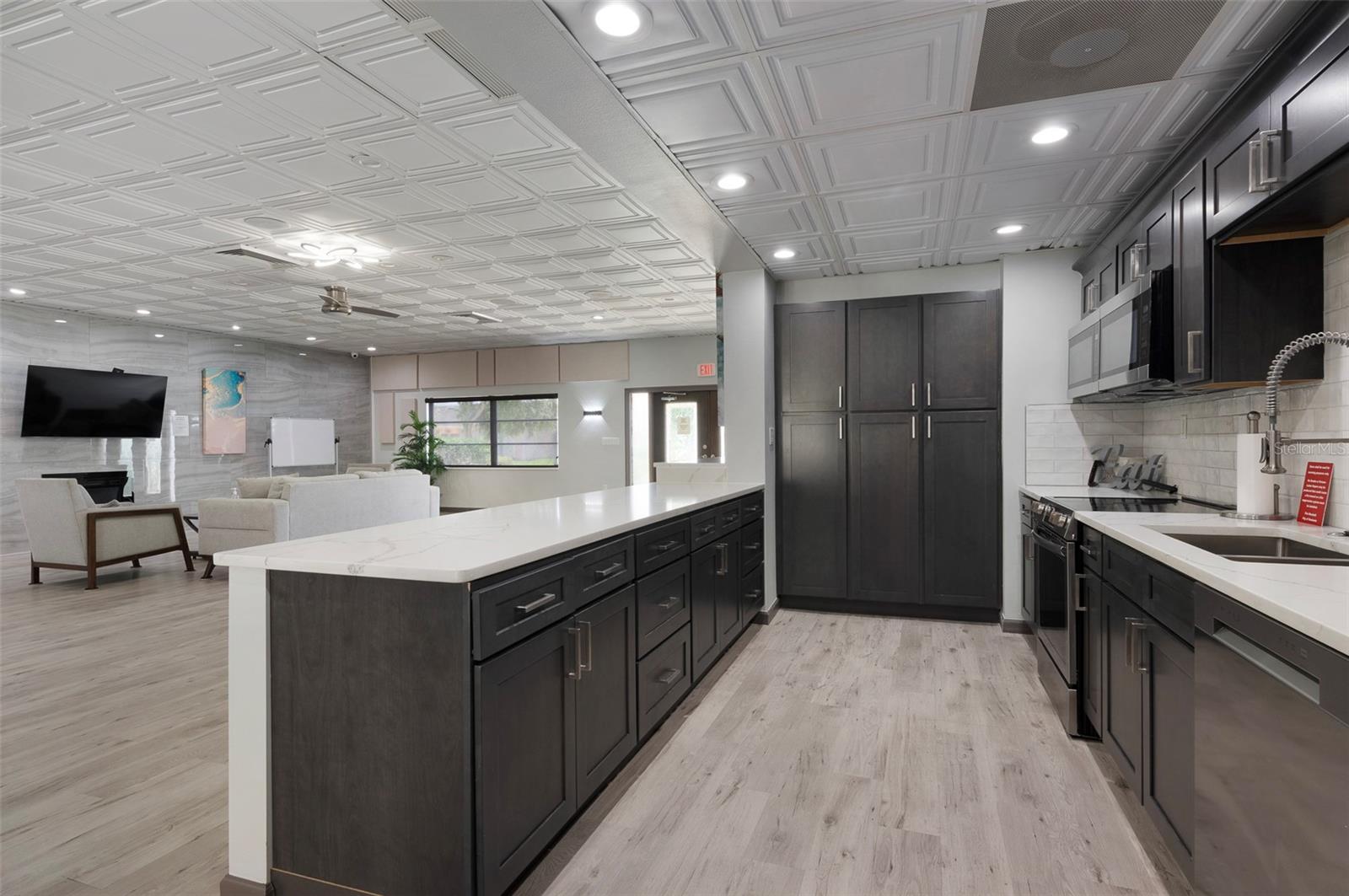2 Clubhouses and 2 kitchens for you to use. Boca Ceiga hosts many social events. Something for everyone! - 382 BOCA CIEGA POINT BLVD S, ST PETERSBURG