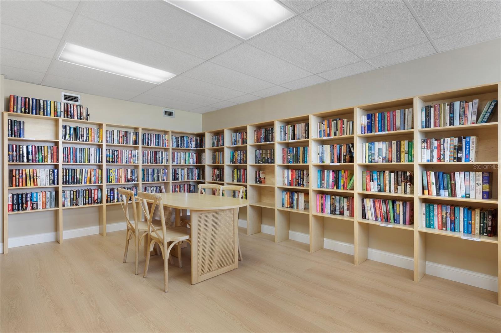 Brand new Library located at the 2nd Clubhouse! - 382 BOCA CIEGA POINT BLVD S, ST PETERSBURG
