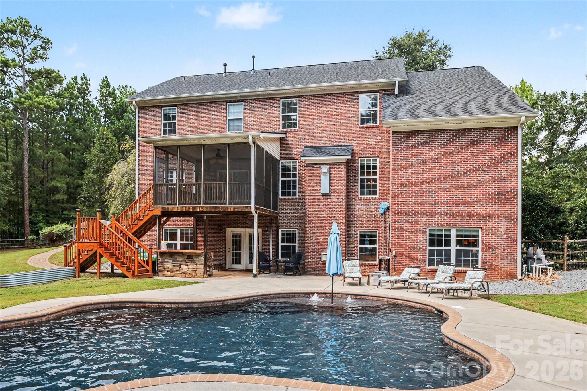 Rear elevation + pool - 3647 Venetian Way, York