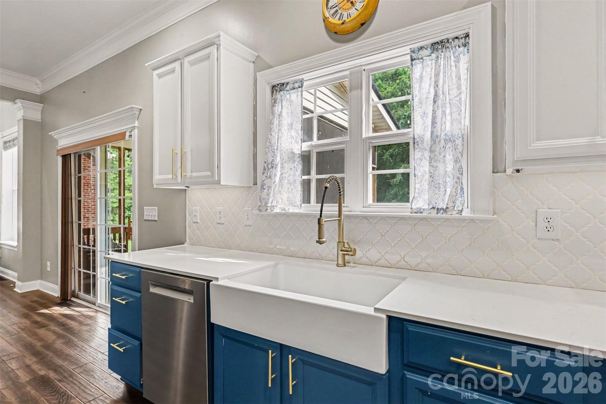Kitchen sink - 3647 Venetian Way, York