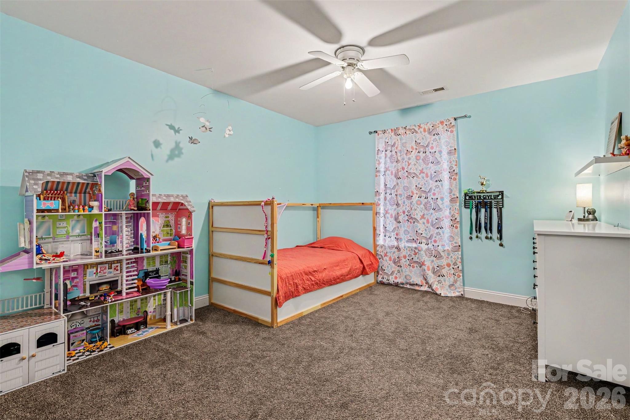 Additional upstairs bedroom - 3647 Venetian Way, York