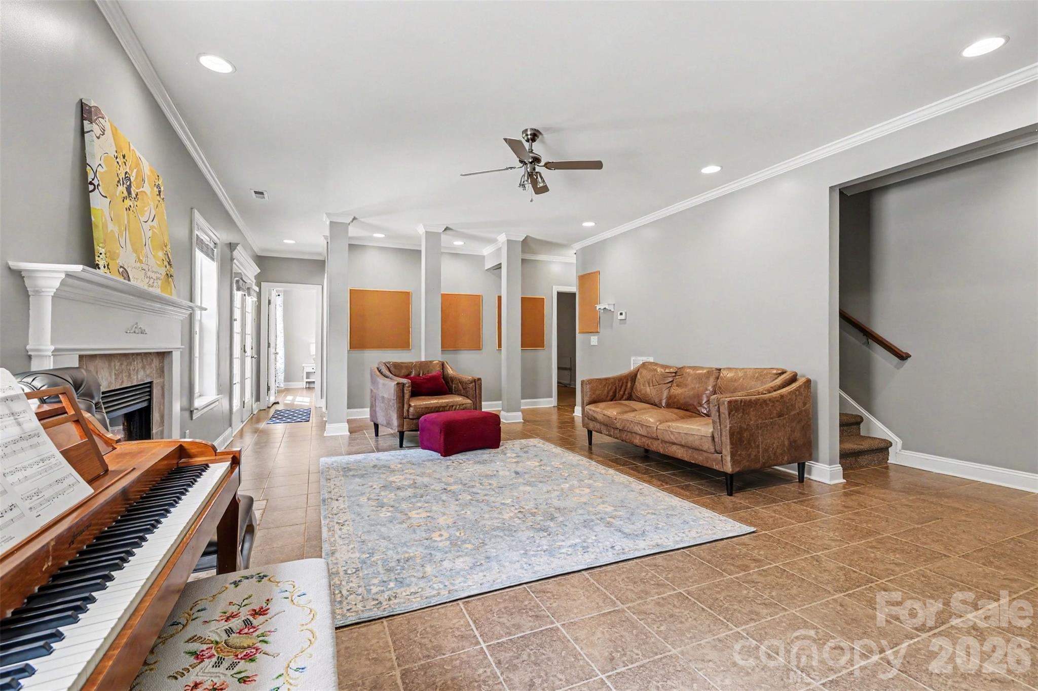 Lower family room - 3647 Venetian Way, York