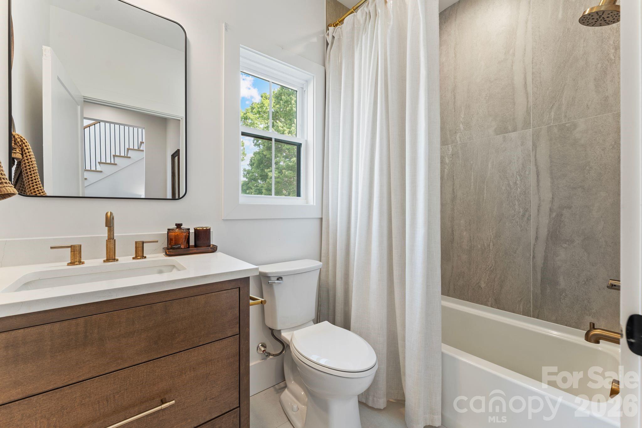 Single Family Residence at 1116 Players Ridge Road, Hickory, photo 13 of 42