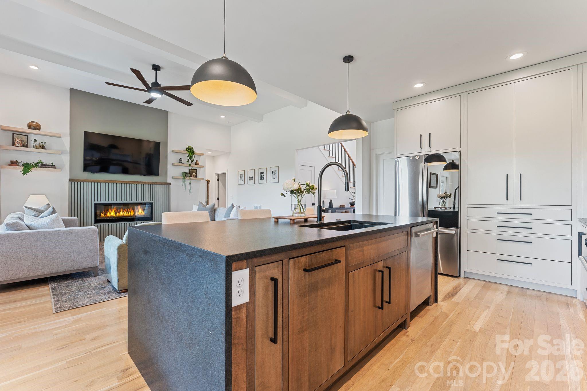 Single Family Residence at 1116 Players Ridge Road, Hickory, photo 15 of 42