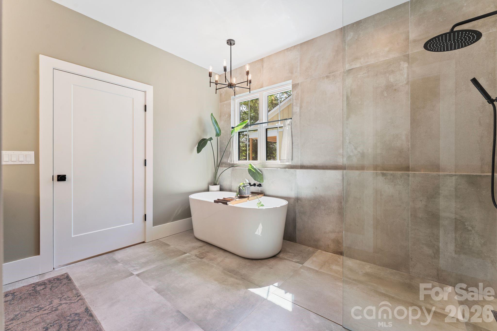 Primary bath - 1116 Players Ridge Road, Hickory