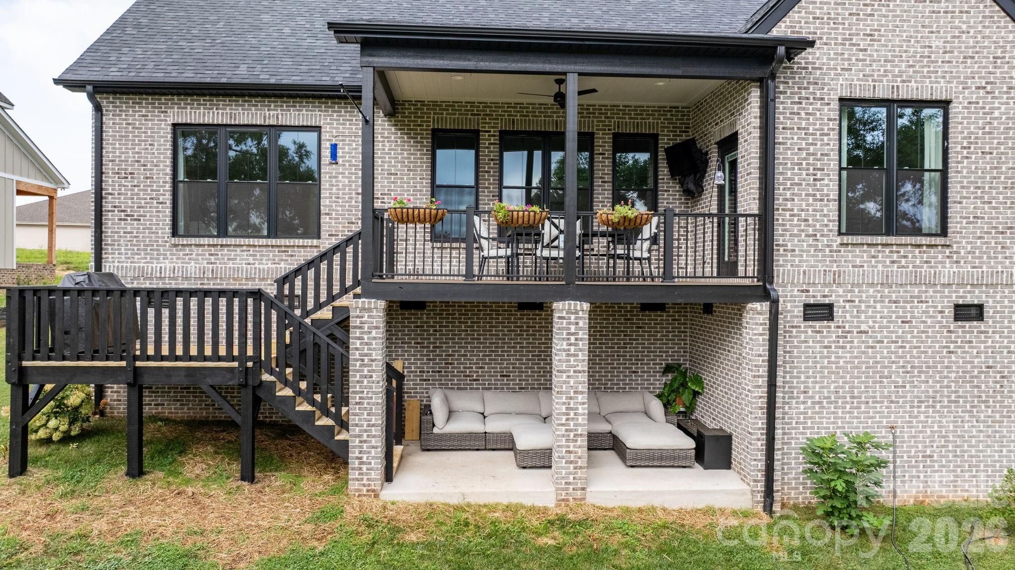 Single Family Residence at 1116 Players Ridge Road, Hickory, photo 33 of 42