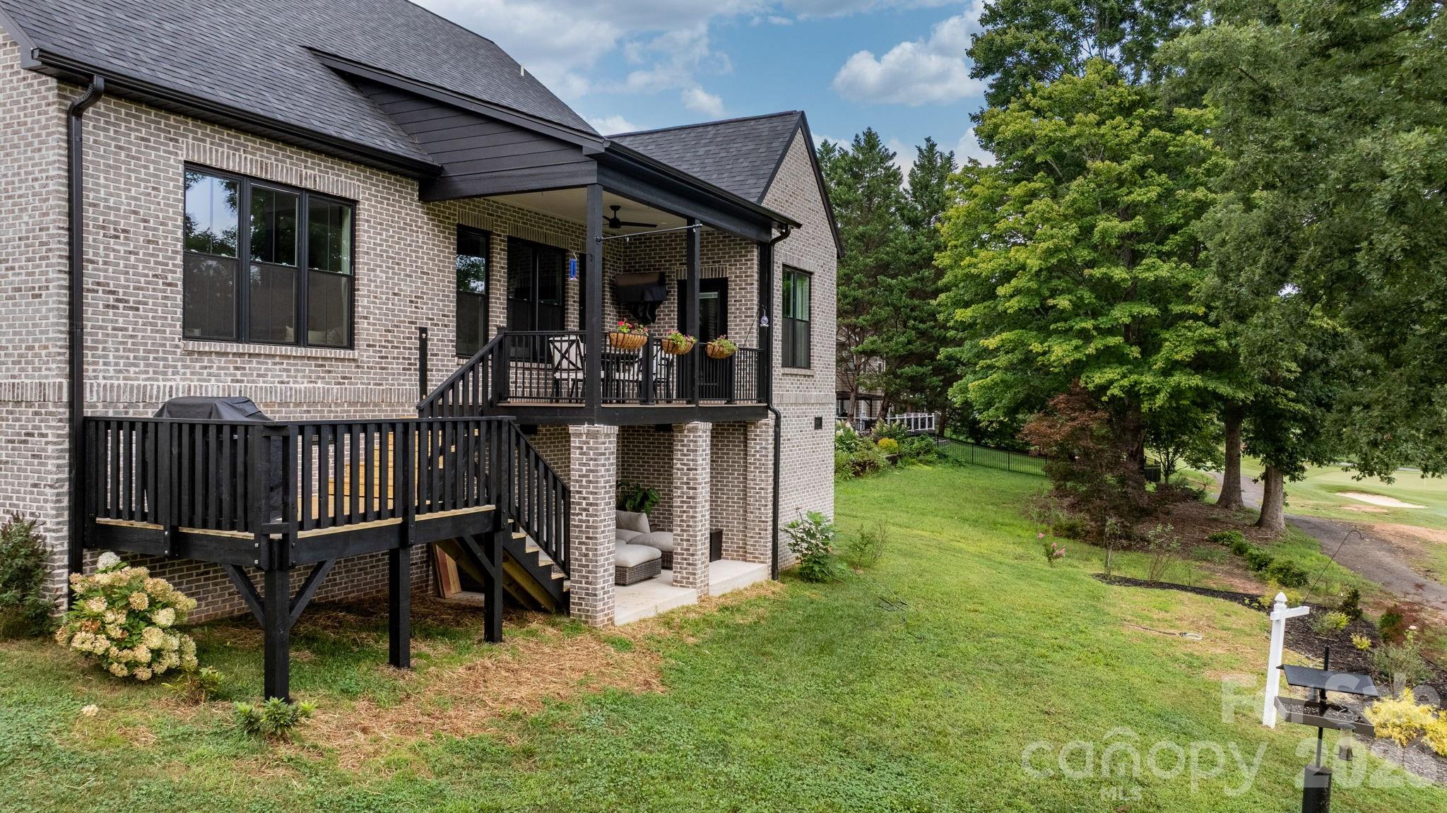 Single Family Residence at 1116 Players Ridge Road, Hickory, photo 34 of 42