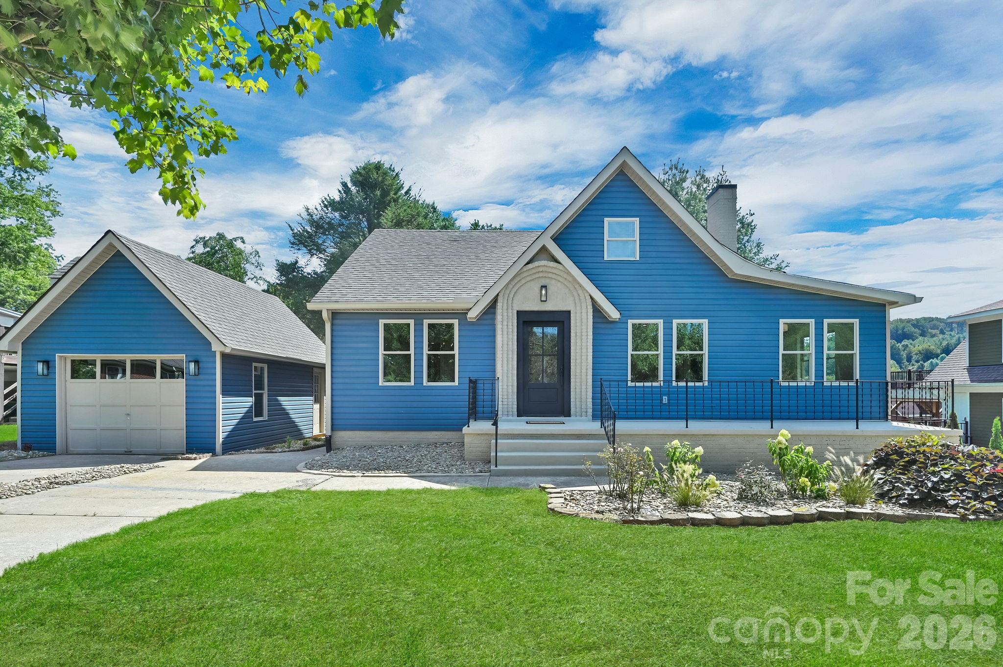 Single Family Residence at 34 Long View Drive, Burnsville, photo 2 of 48