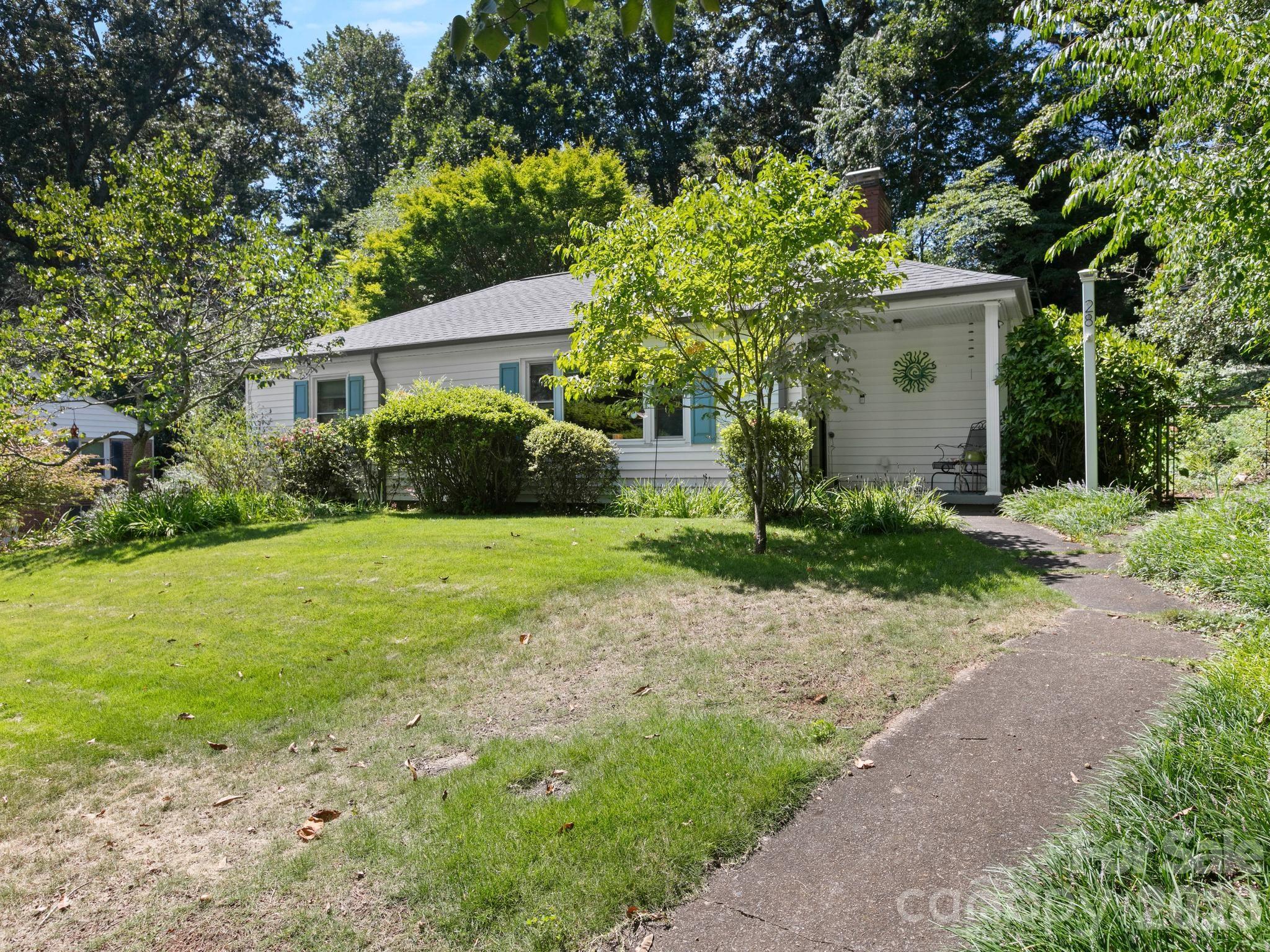 1045sf Malvern Hills Bungalow with Basement and Garage - 28 Arthur Road, Asheville