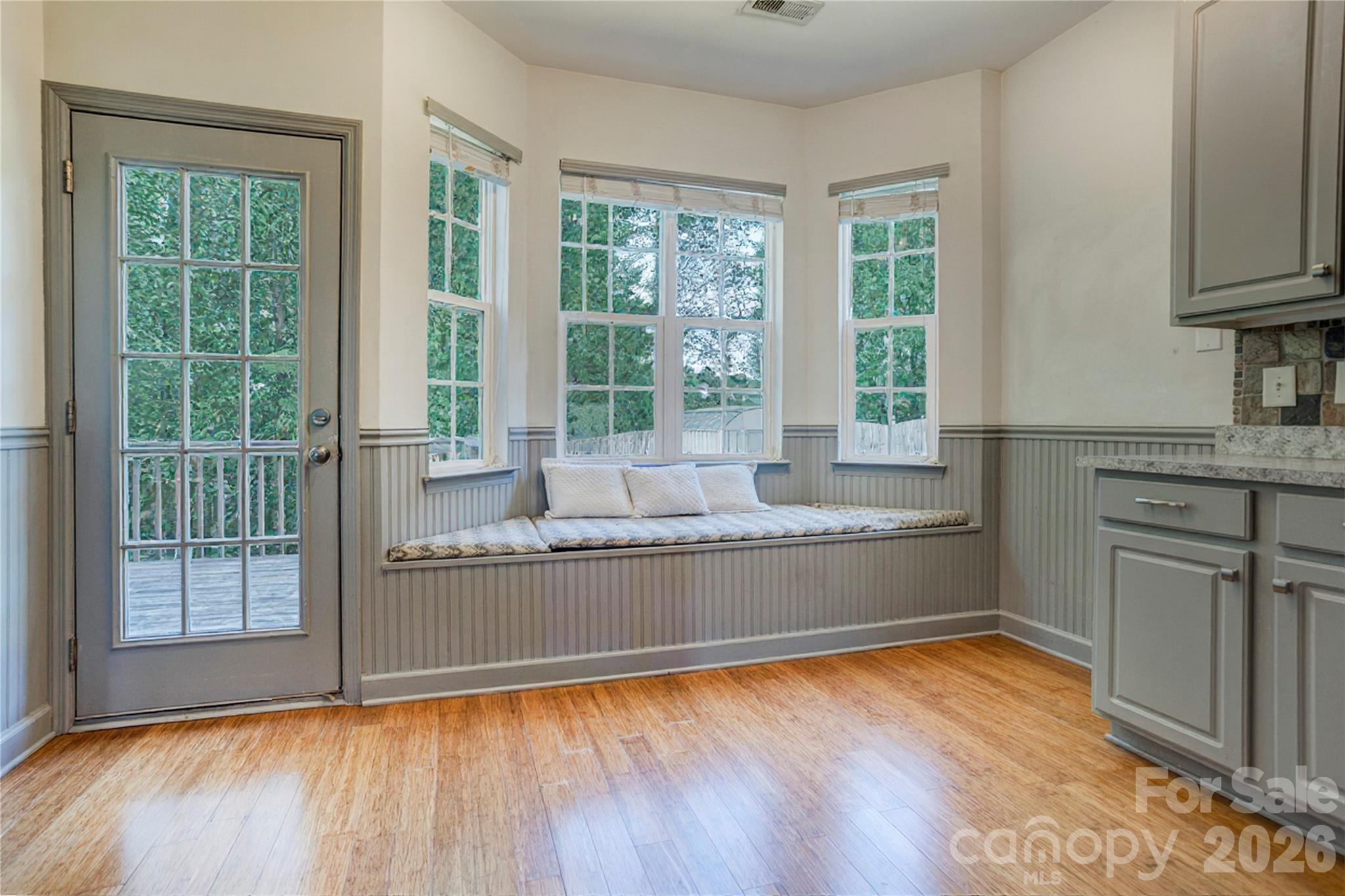 Adorable window seat for dining - 4296 Deacon Court SW, Concord