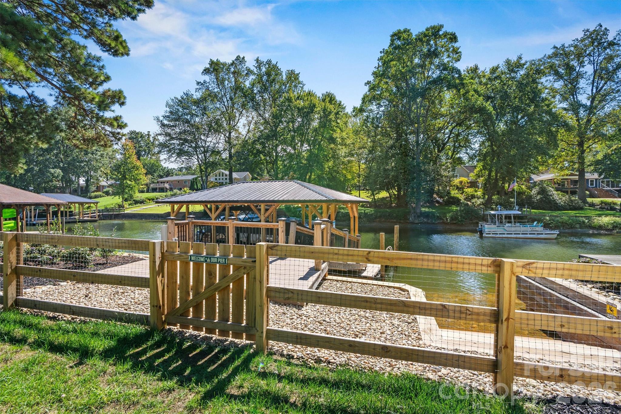 Composite wood sundeck and dock. - 7834 Green Cove Court, Denver