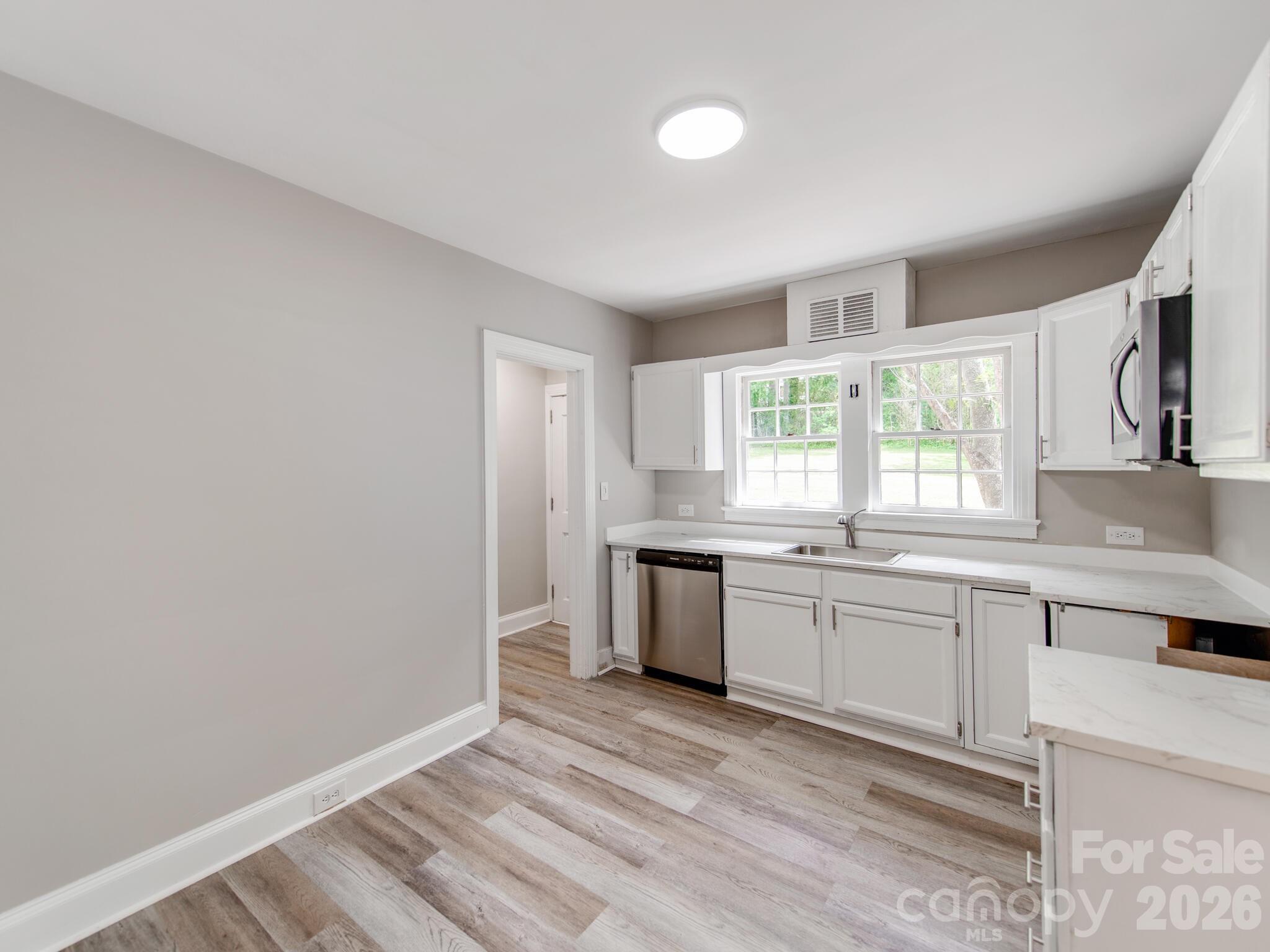 Single Family Residence at 113 Falls Street, Morganton, photo 9 of 33