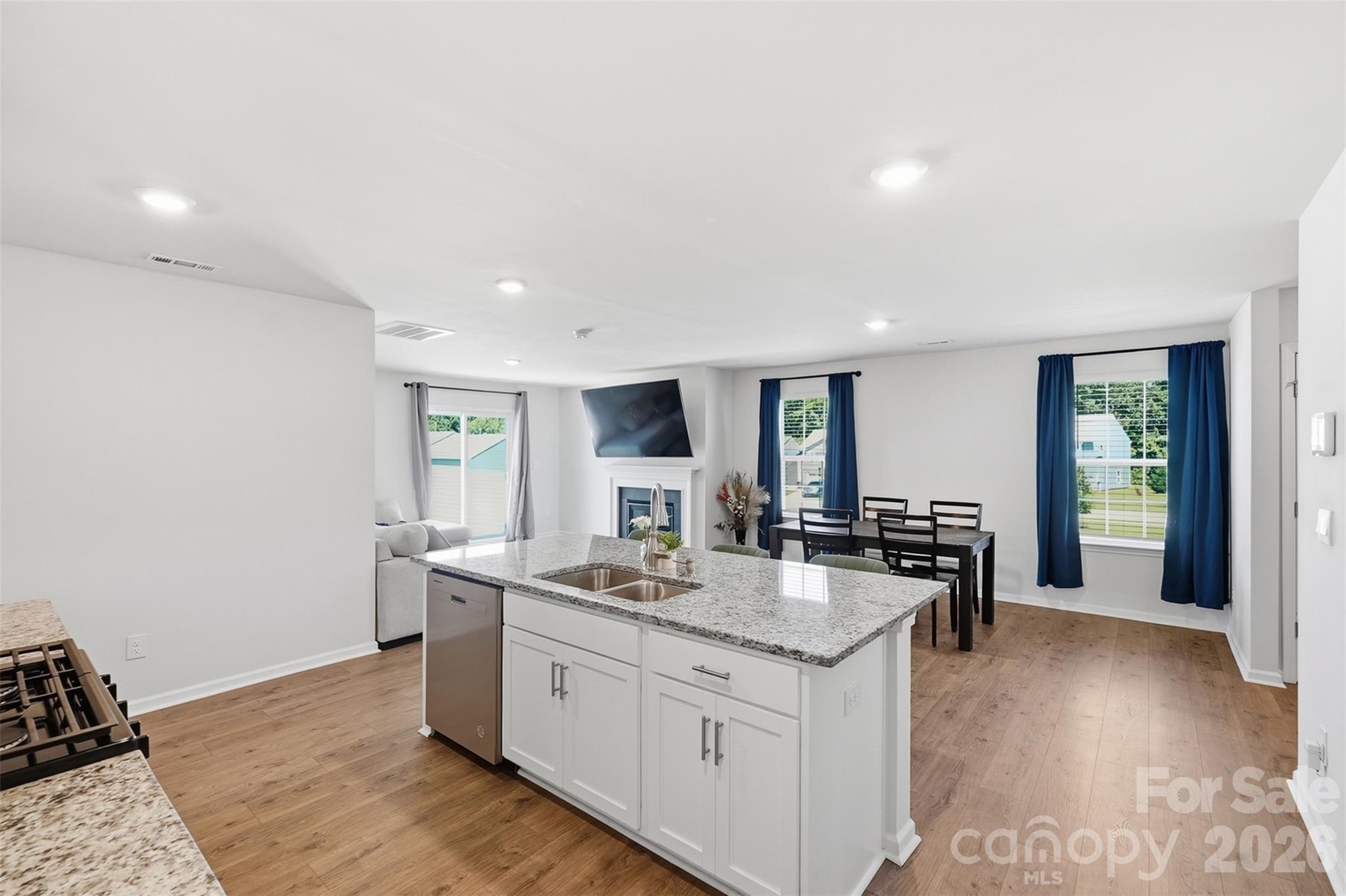 Single Family Residence at 2141 Redstone Drive, York, photo 7 of 37