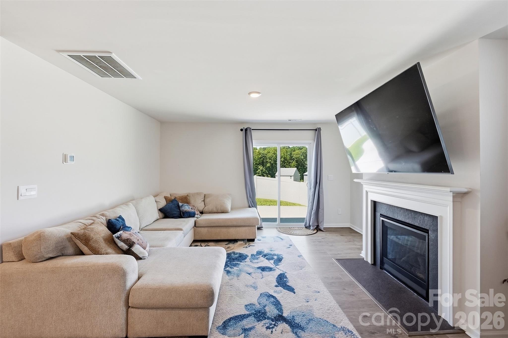 Single Family Residence at 2141 Redstone Drive, York, photo 15 of 37