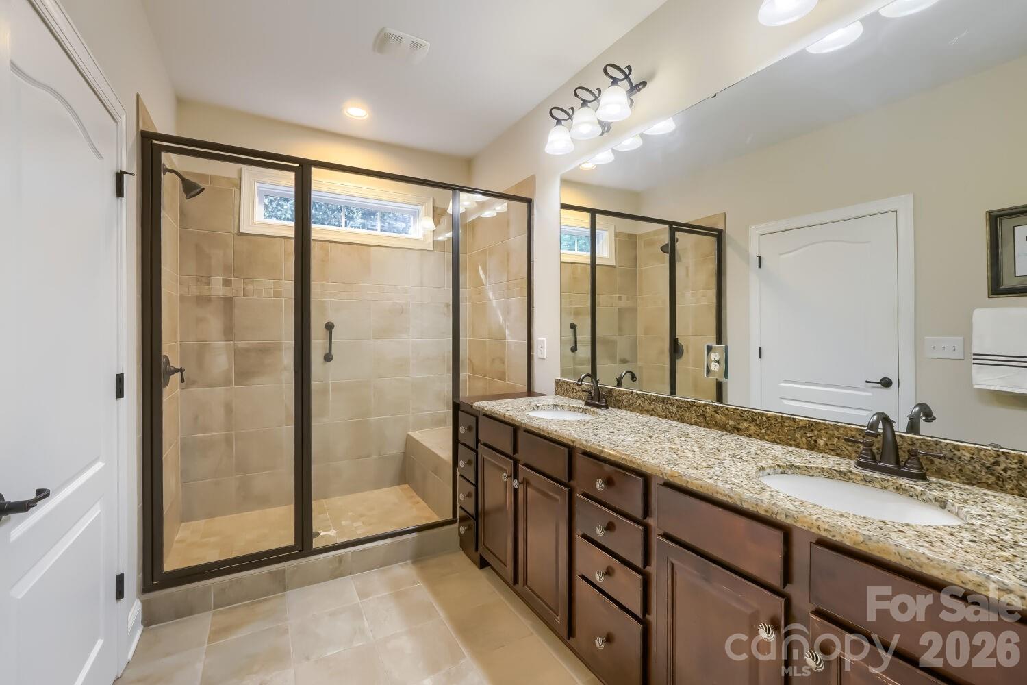 Single Family Residence at 18311 Glenealy Drive, Cornelius, photo 20 of 40
