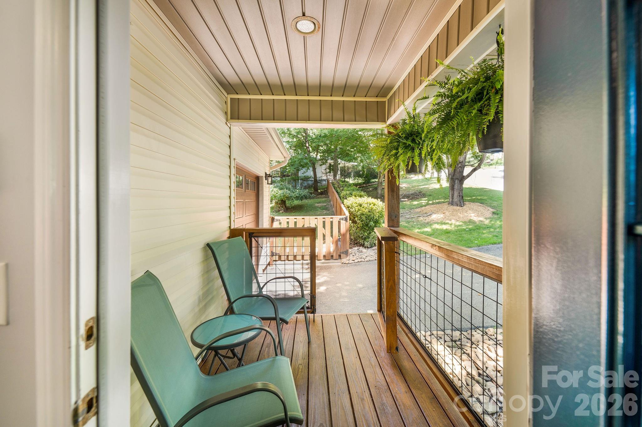 Covered front porch w/ gate - 19 Oakcrest Place, Asheville