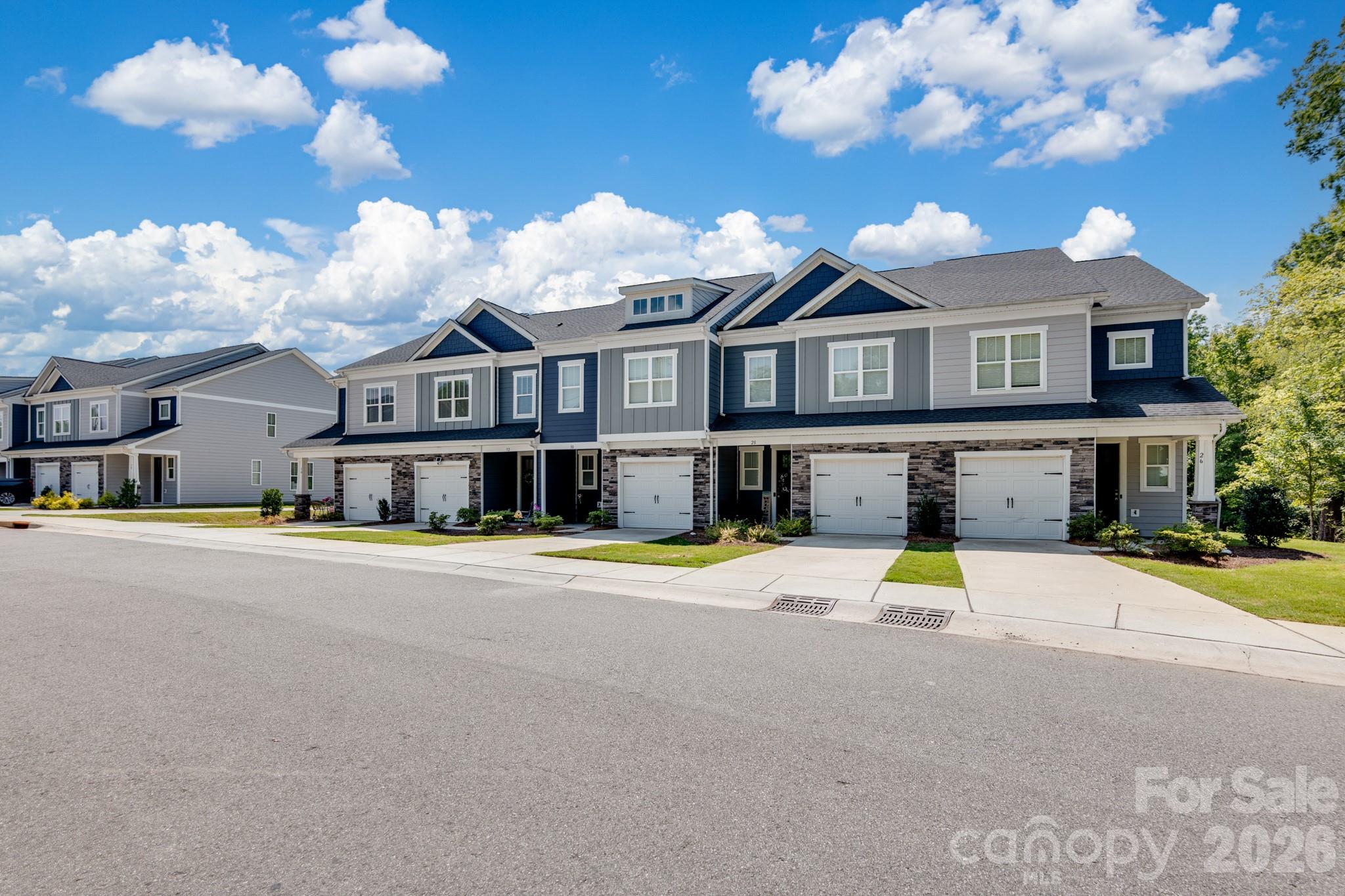 Townhouse at 32 Woodsdale Place SE, Concord, photo 4 of 31