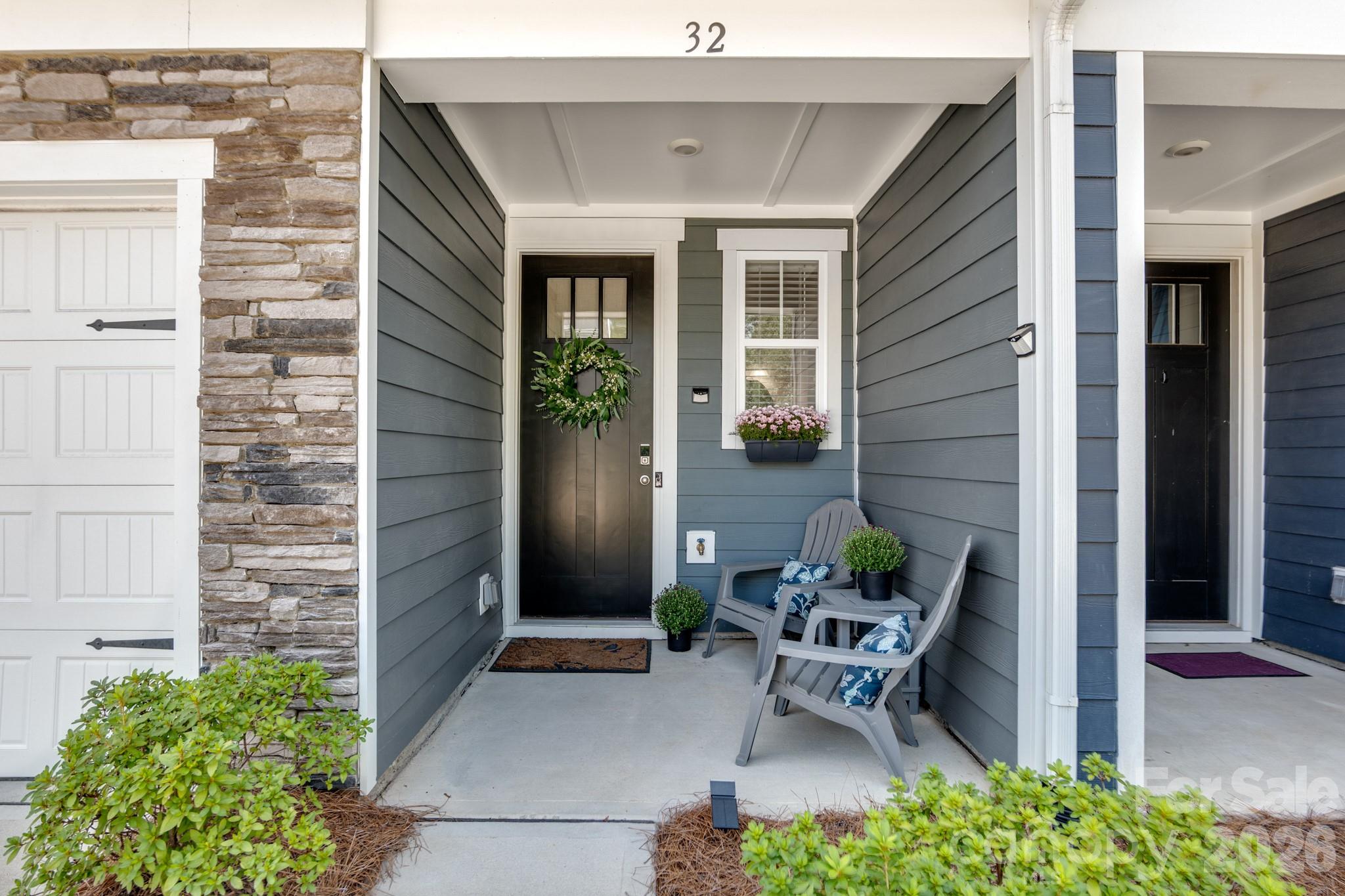 Townhouse at 32 Woodsdale Place SE, Concord, photo 3 of 31